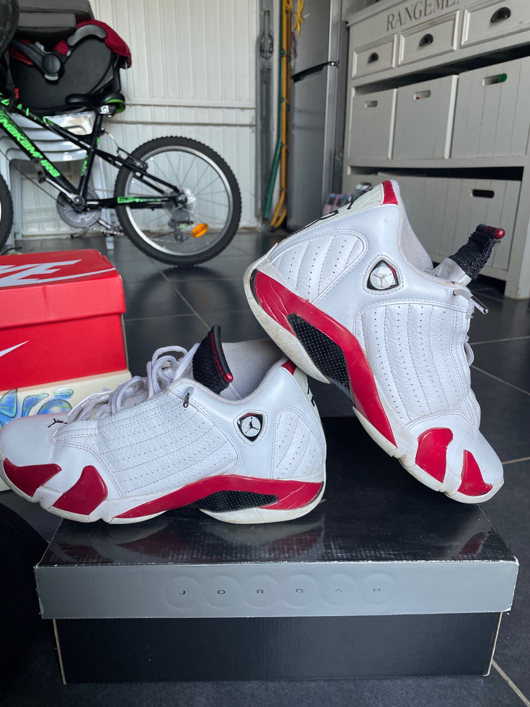 Photo de Air Jordan 14 Retro White/Varsity Red-Black