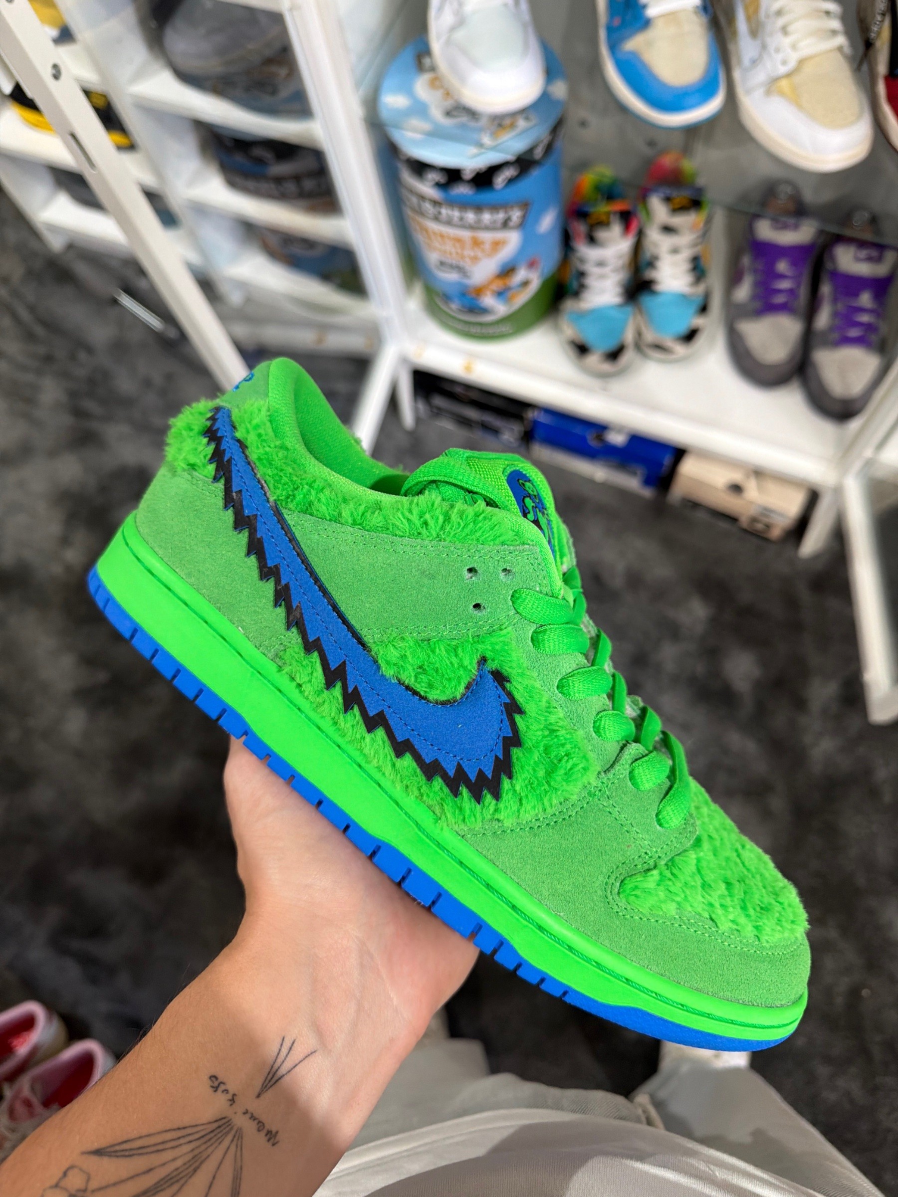 Photo de Nike Dunk Low SB Grateful Dead Bears Green « Green Bear »