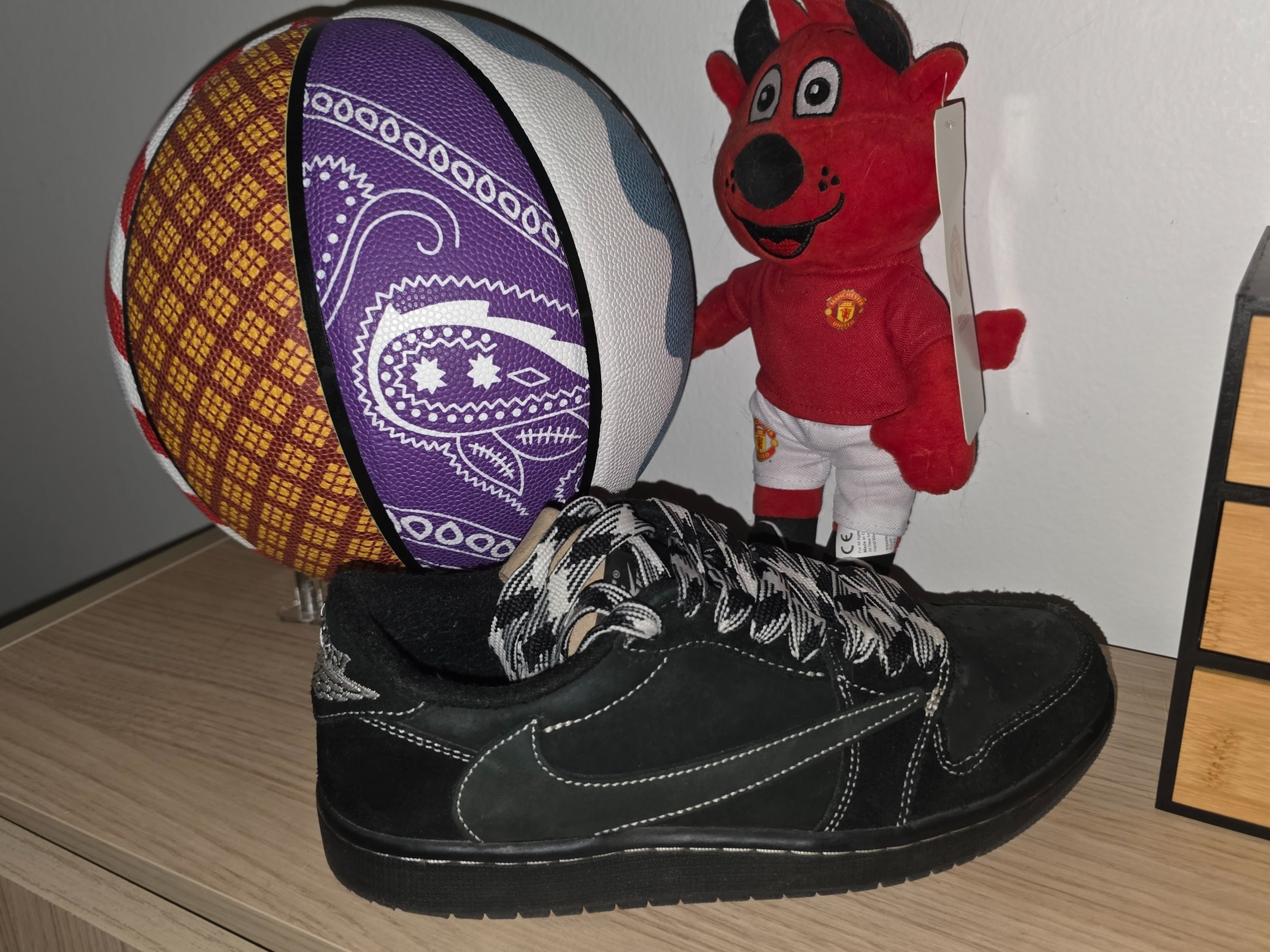 Photo de Nike Air Jordan 1 Low SP Travis Scott Black Phantom Triple Black