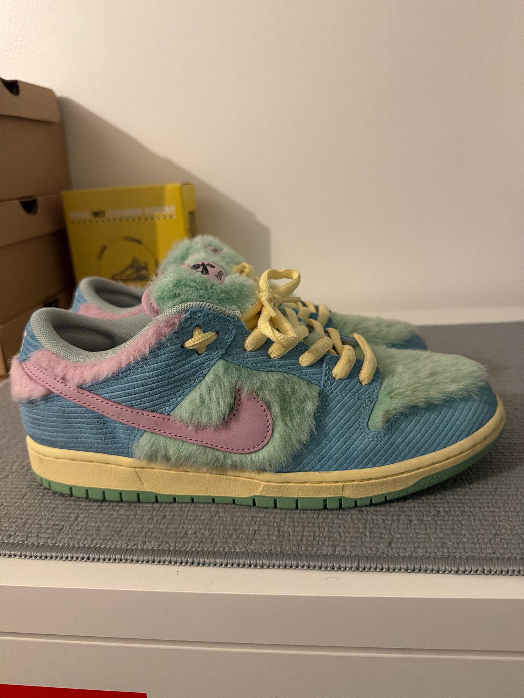 Photo de Nike SB Dunk Low Verdy Visty Blue Gaze/Light Arctic Pink/Bicycle Yellow