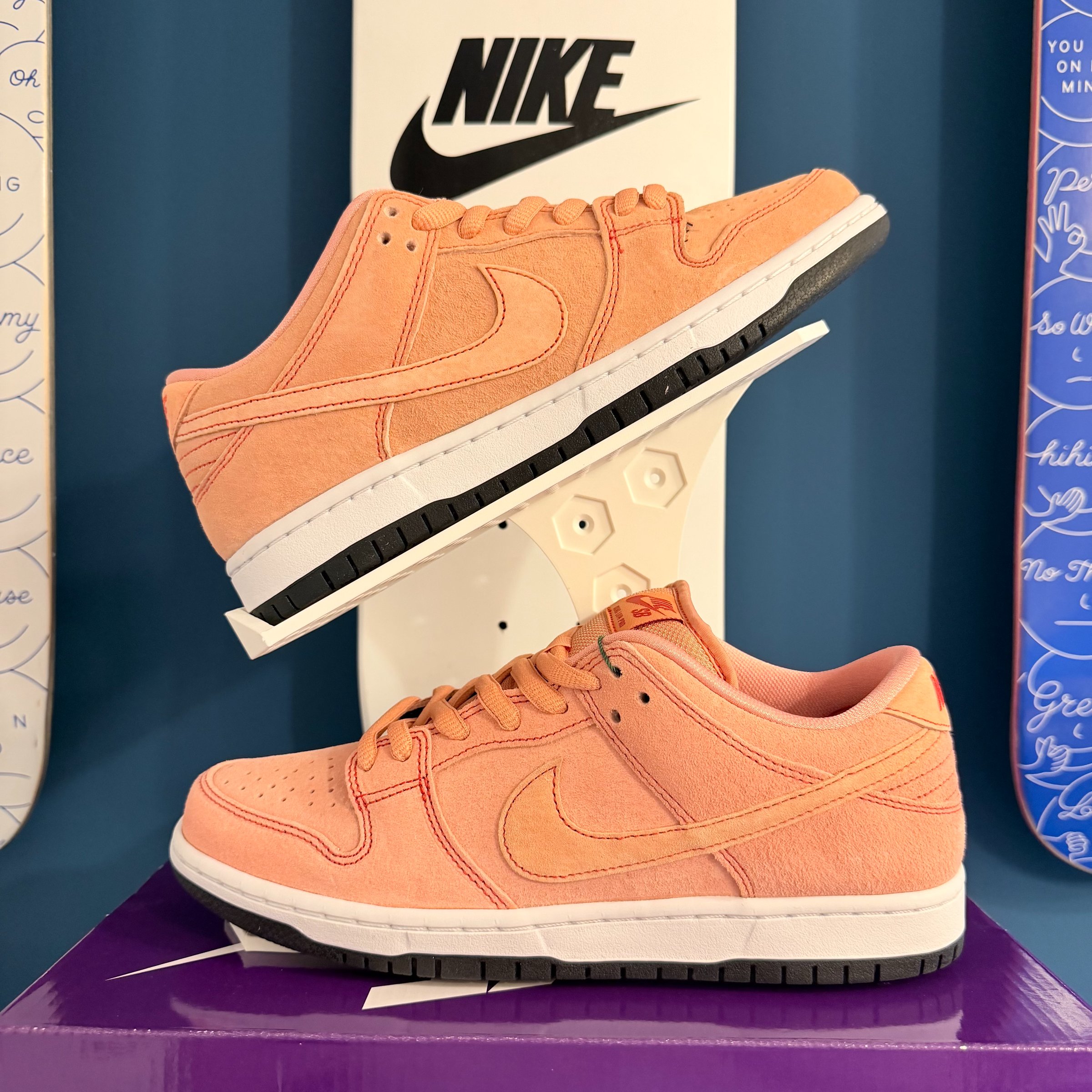 Photo de Nike SB Dunk Low Pro PRM Atomic Pink