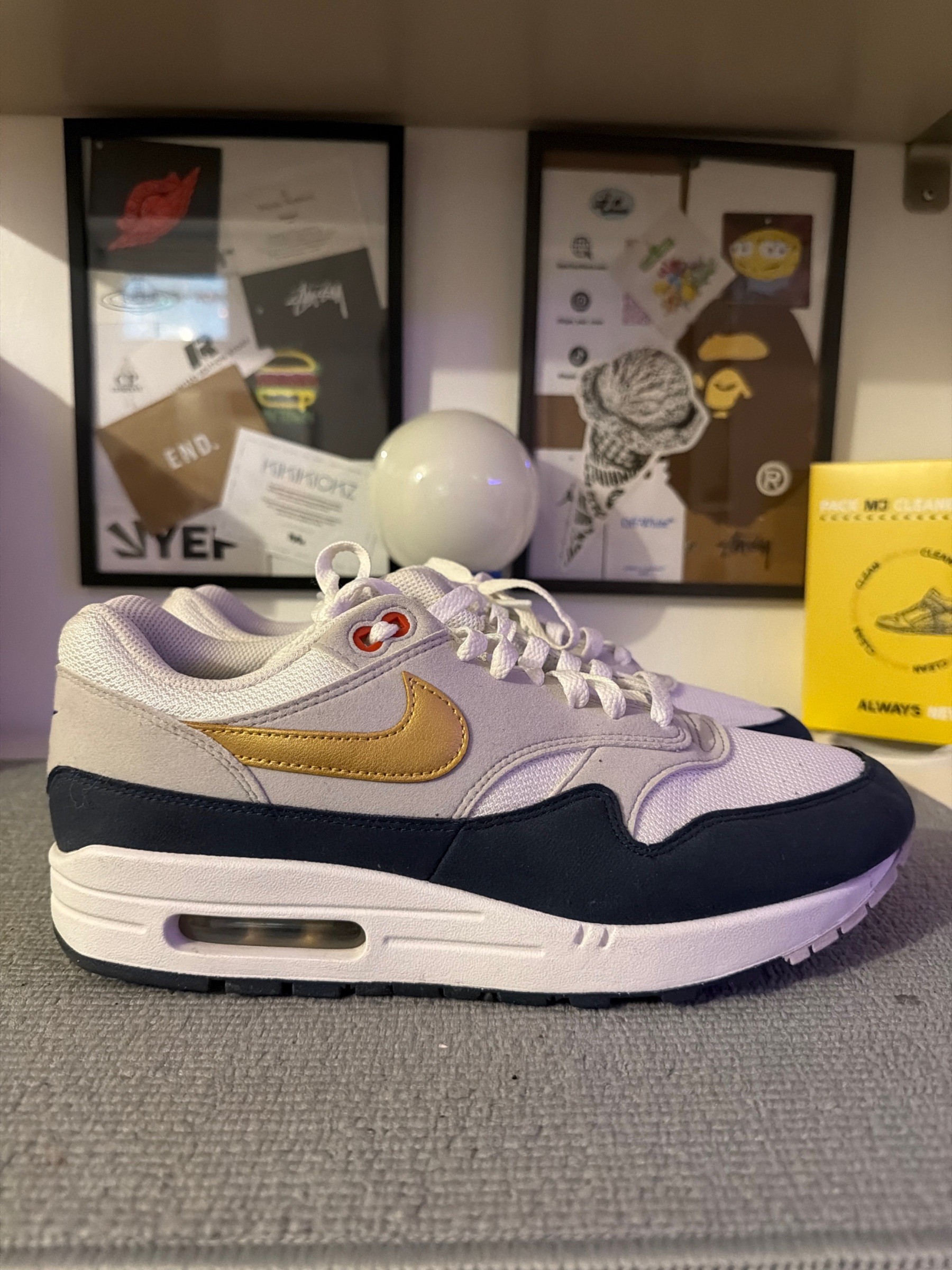 Photo de Nike Air Max 1 Olympic Obsidian/White/Light Smoke Grey/Metallic Gold