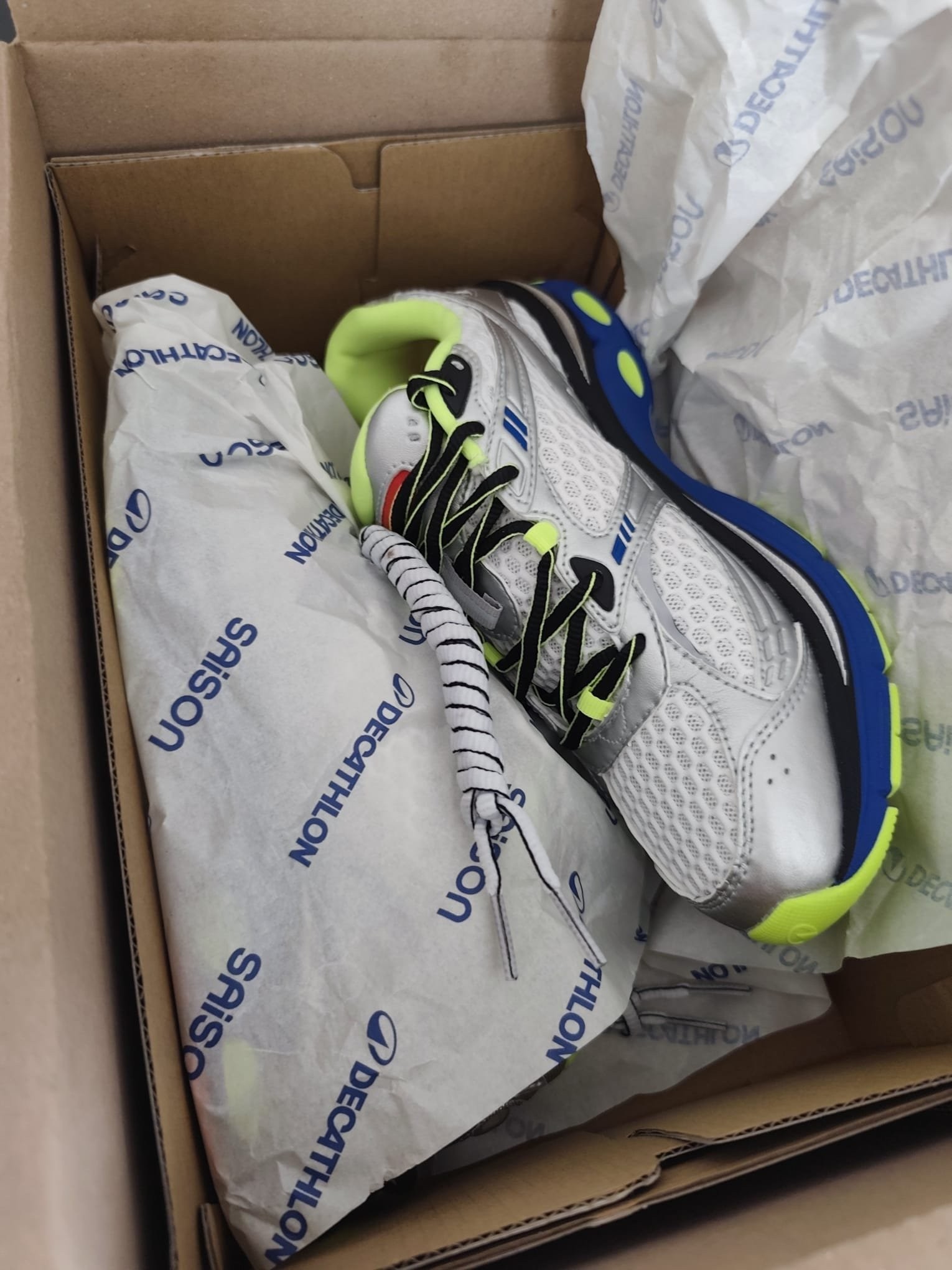 Photo de Decathlon x saison Running Shoe x saison Silver/Blue/Volt