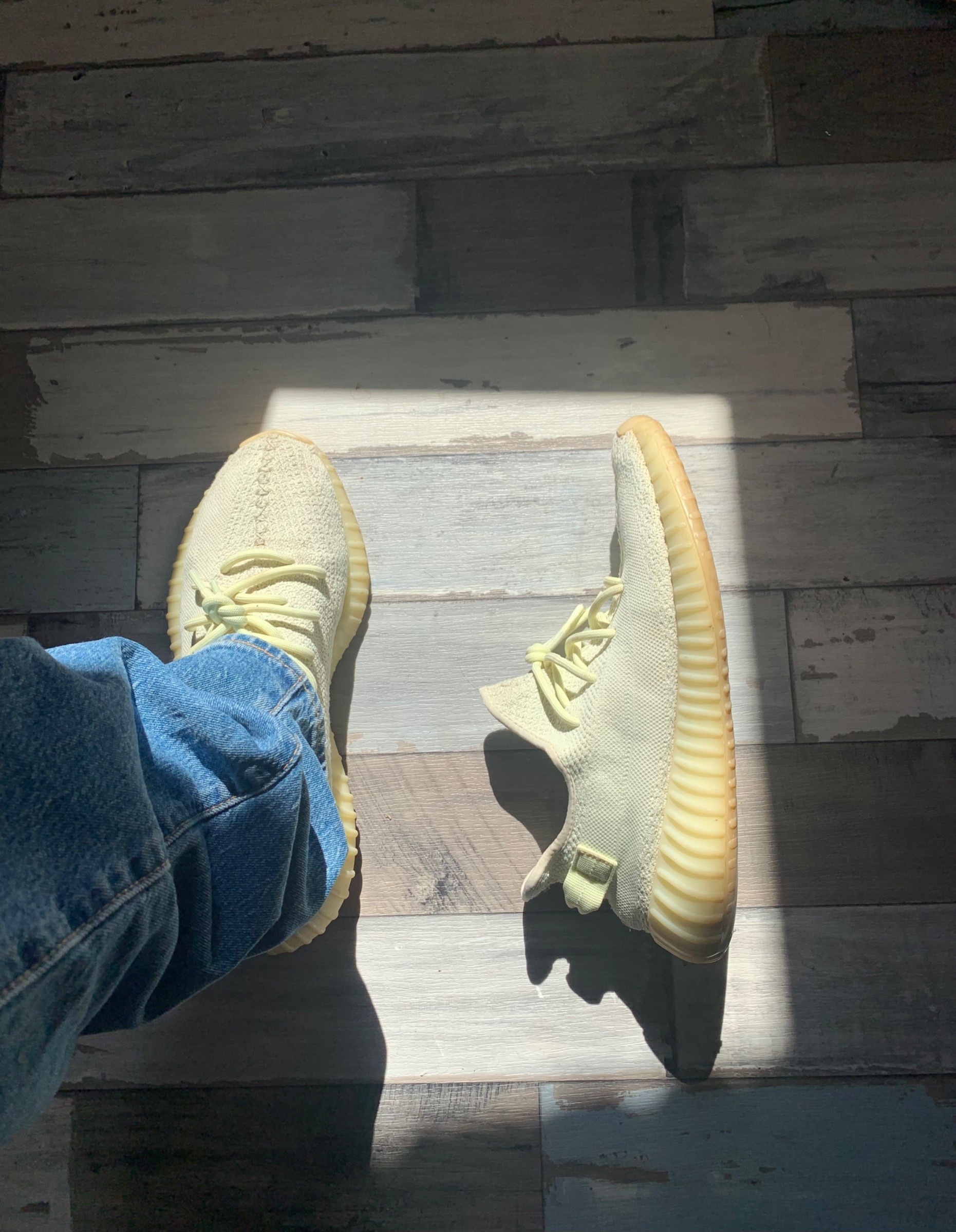 Photo de adidas Yeezy Boost 350 V2 Butter