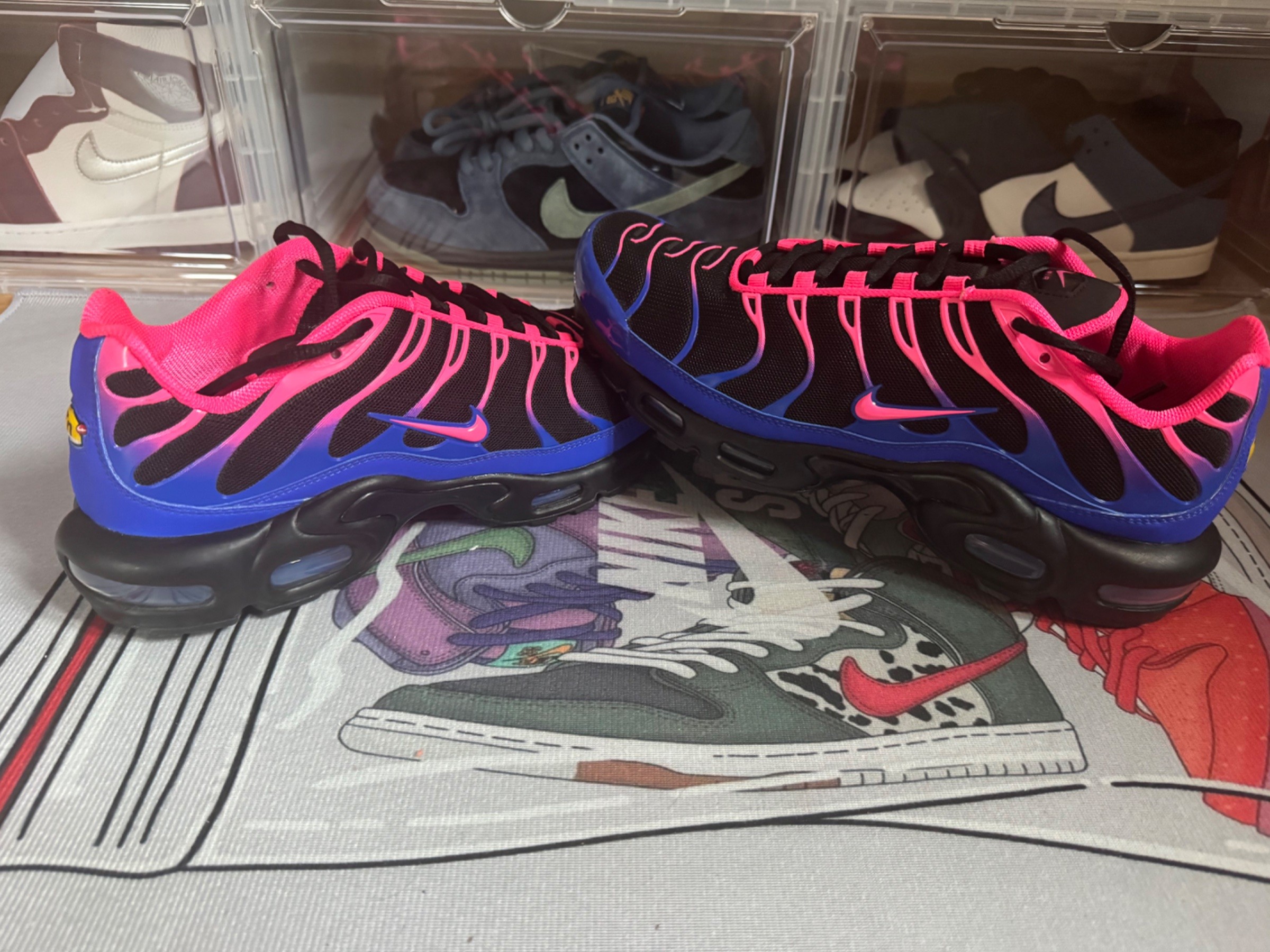Photo de Nike Air Max Plus Black Racer Blue Hyper Pink Black/Hyper Pink