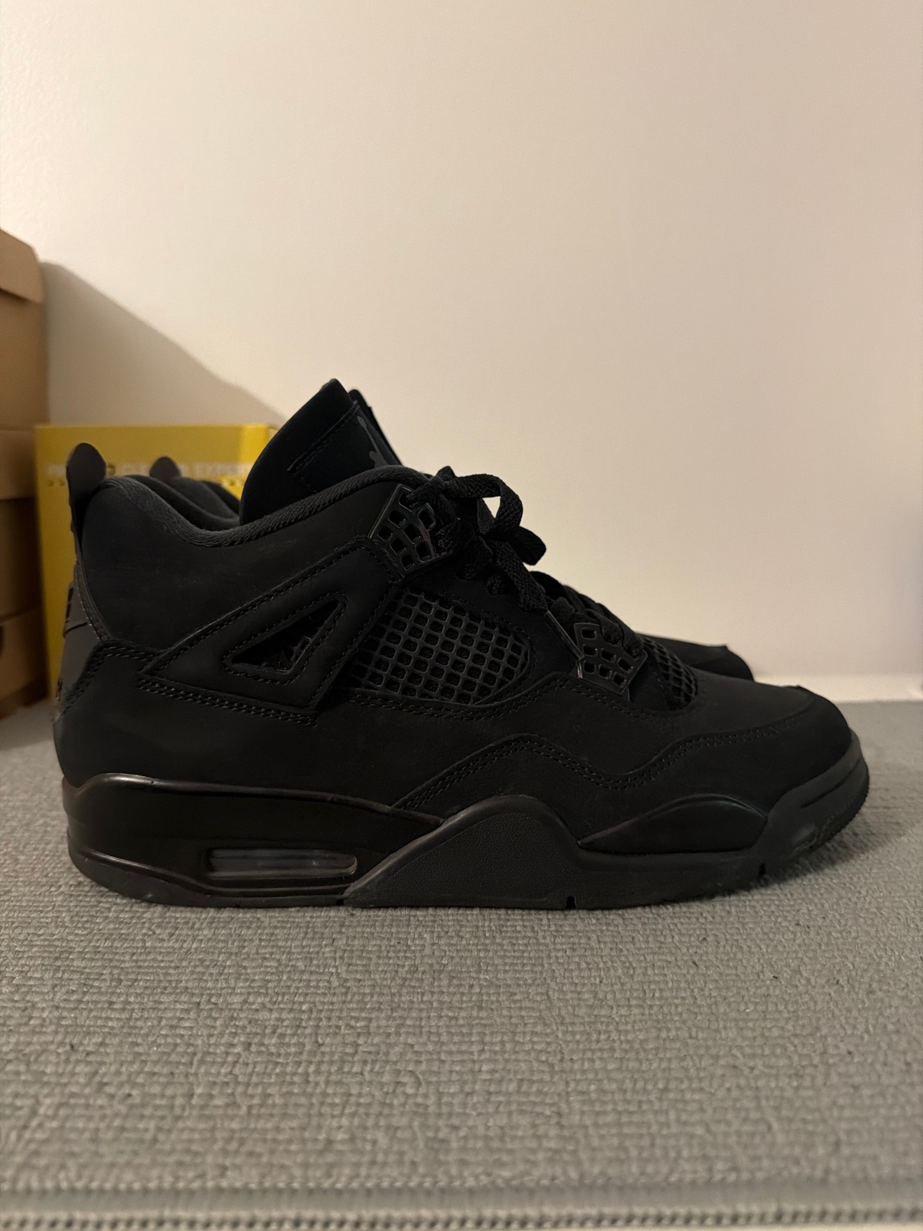 Photo de Jordan 4 Retro Black Cat (2025) Black/Black/Light Graphite