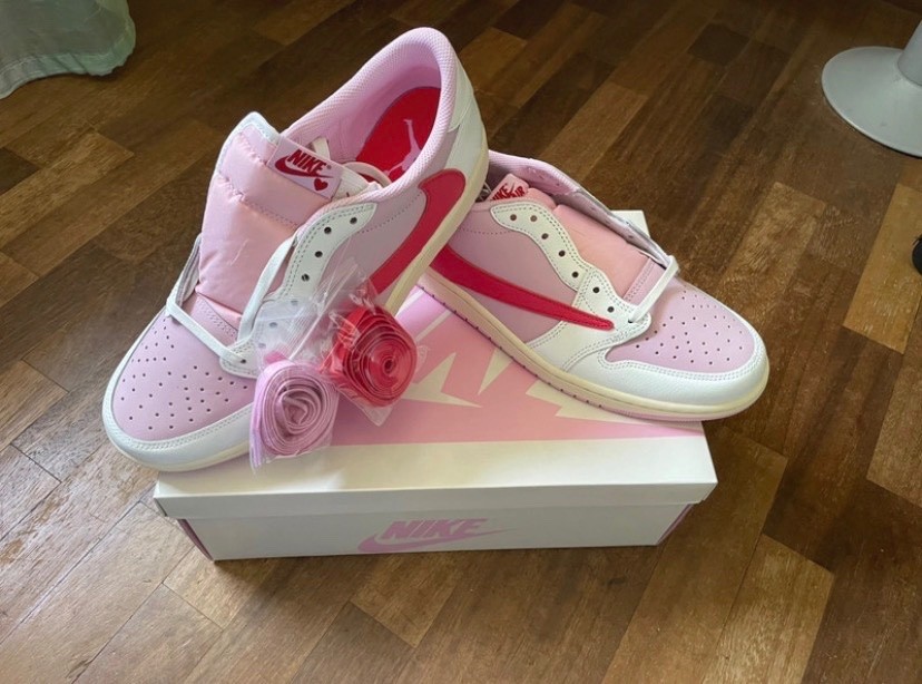 Photo de Air Jordan 1 Retro Low Travis Scott Tropical pink