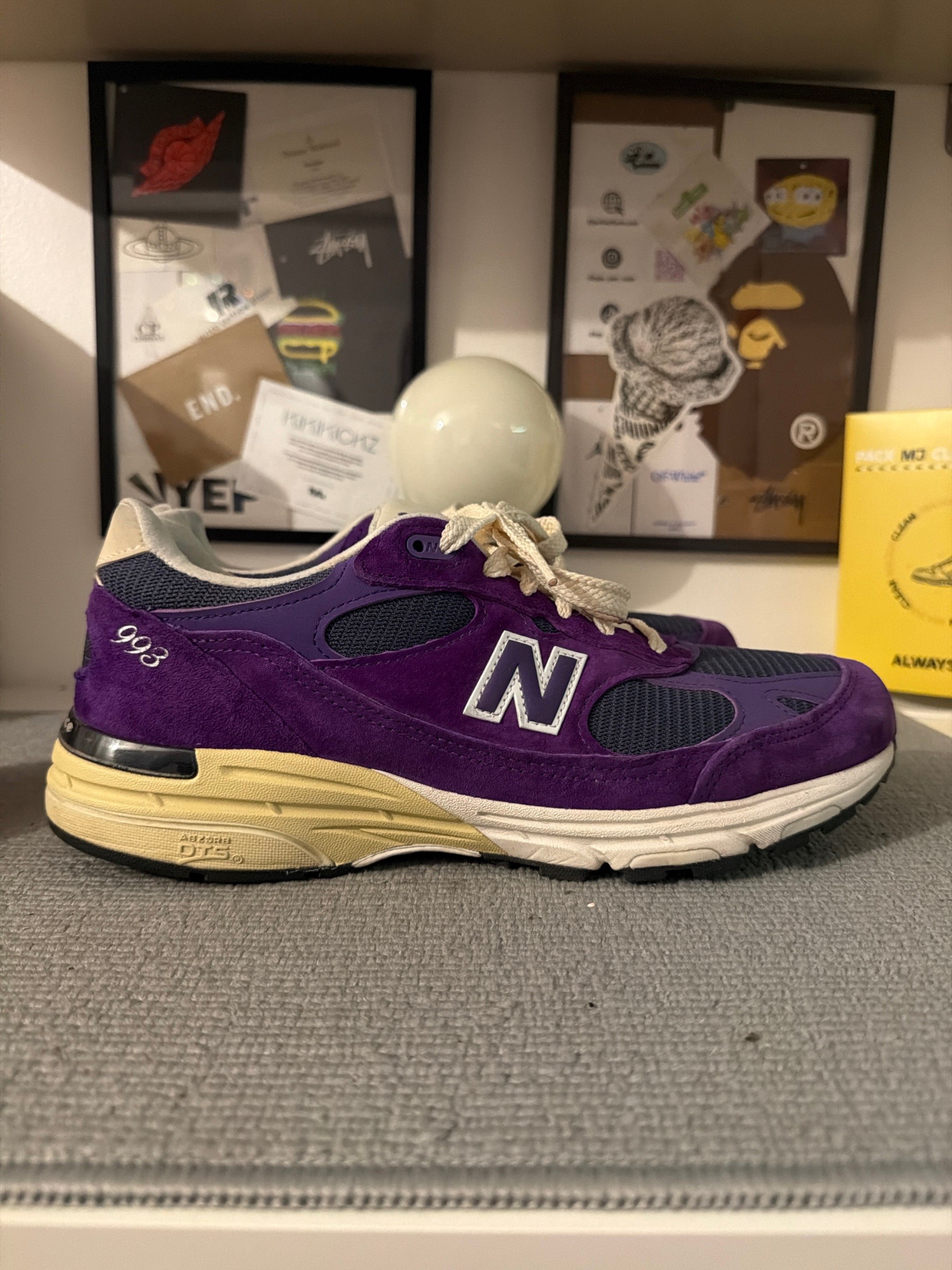 Photo de New Balance 993 MiUSA Teddy Santis Interstellar Purple/Dark Mercury