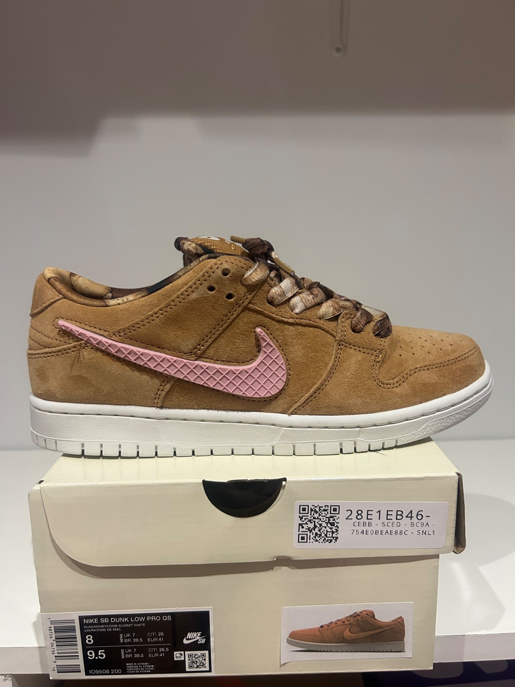 Photo de Nike SB Dunk Low Pro NOTE Shop Manchester Brew and Biscuits