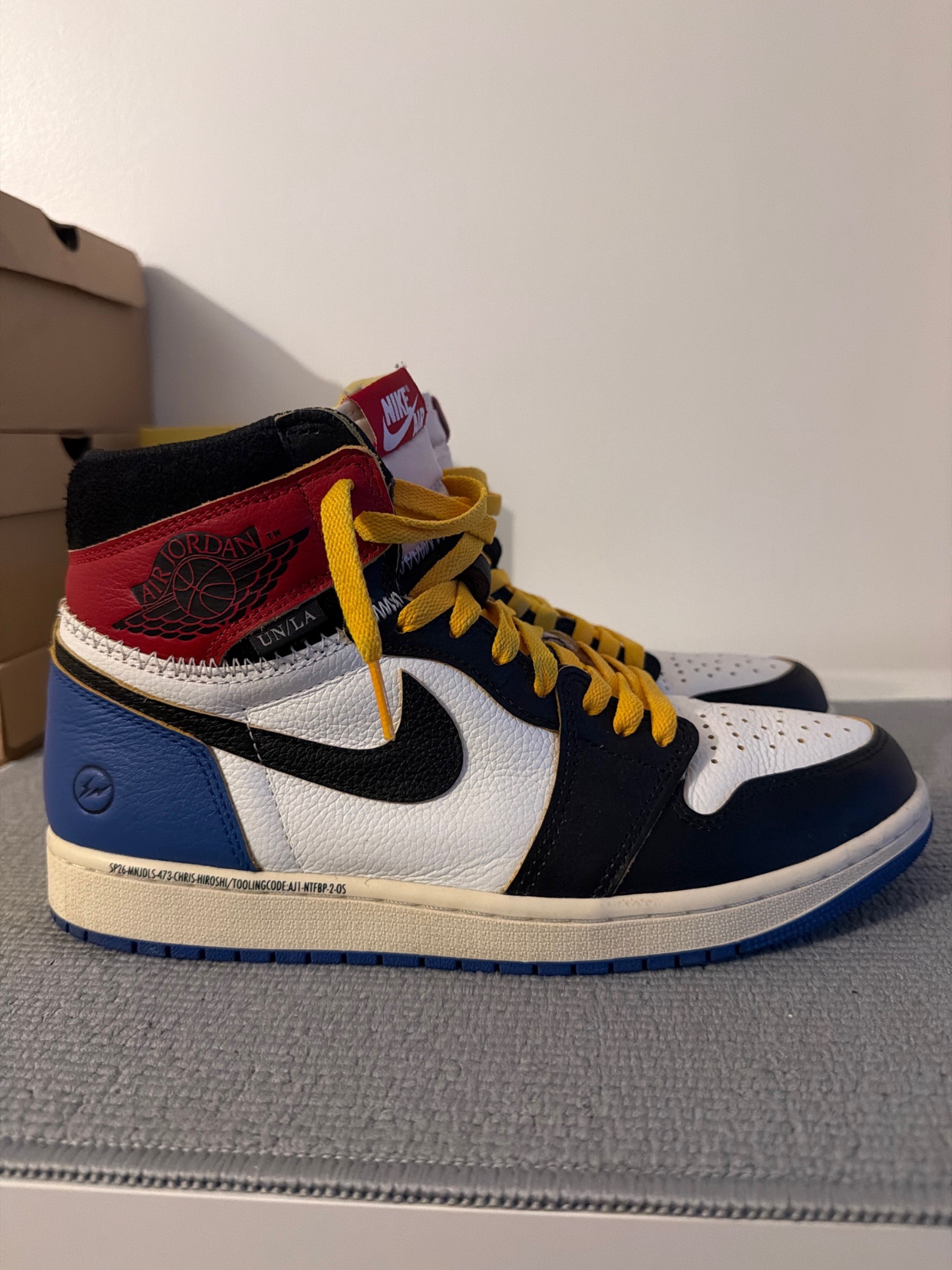 Photo de Jordan 1 Retro High OG SP Fragment x Union LA Varsity Red Sport Royal Black/White/Varsity Red/Sport Royal