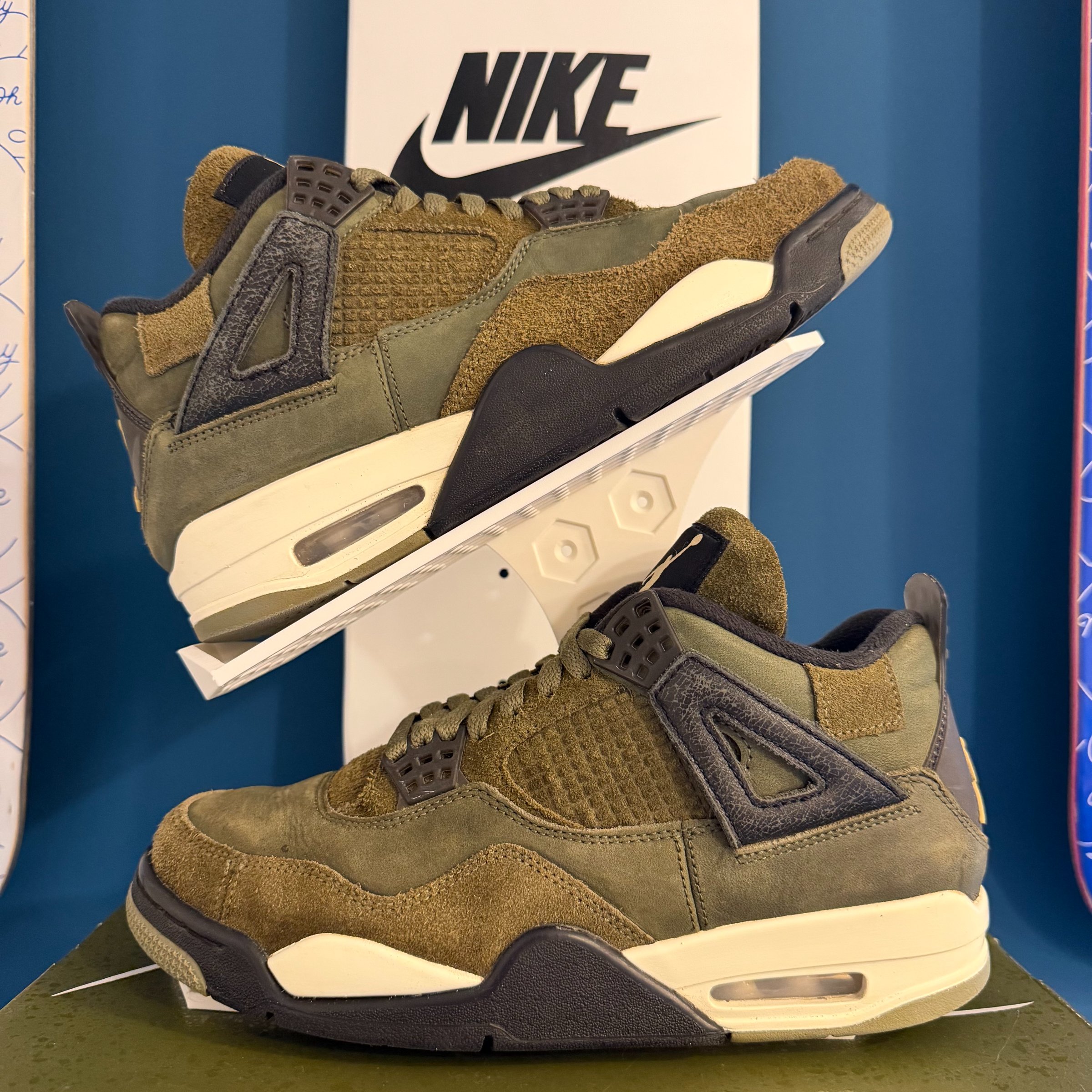 Photo de Air Jordan 4 Retro SE Craft Medium Olive/Pale Vanilla
