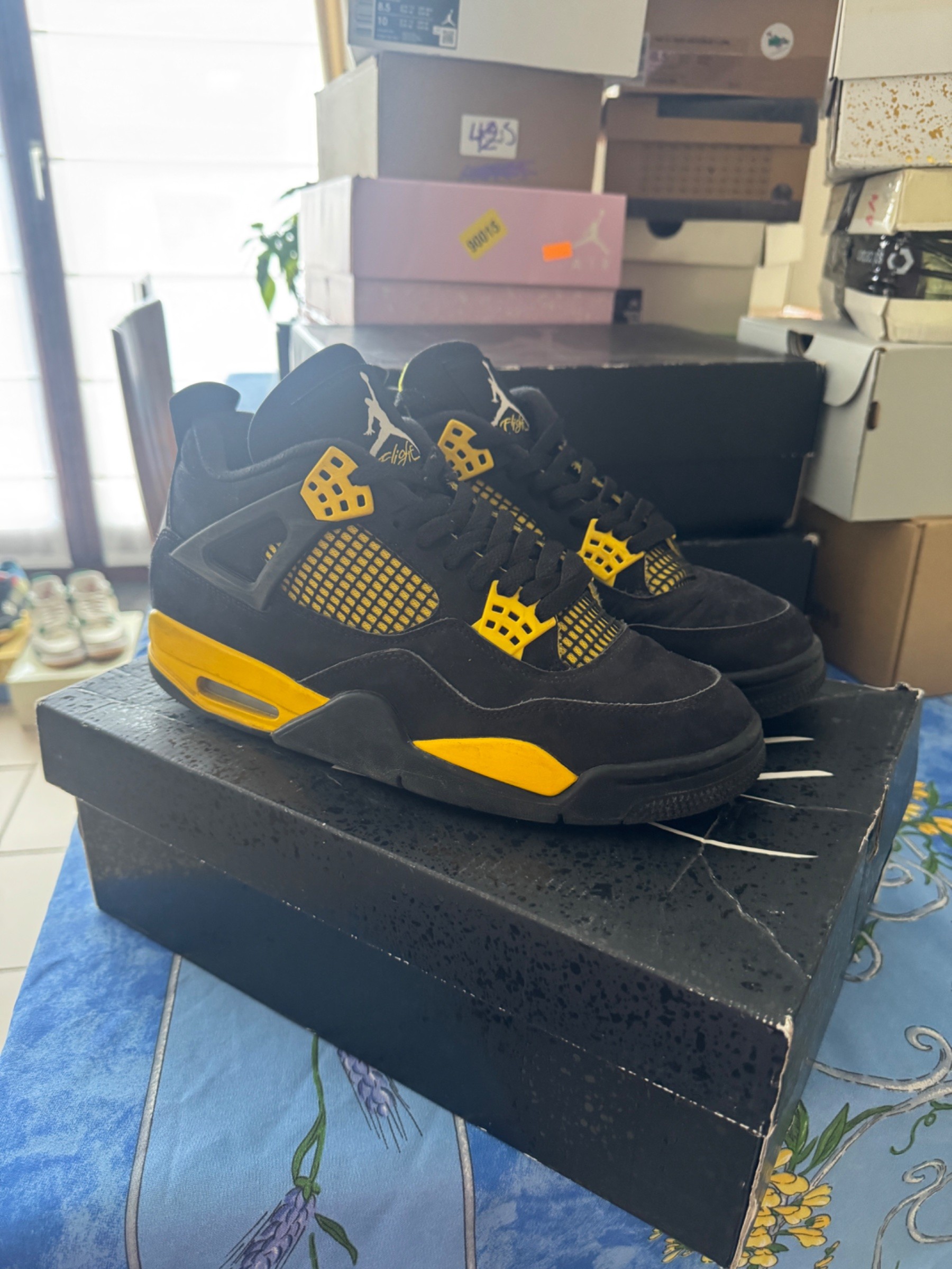 Photo de Air Jordan 4 Retro Thunder/Black Yellow
