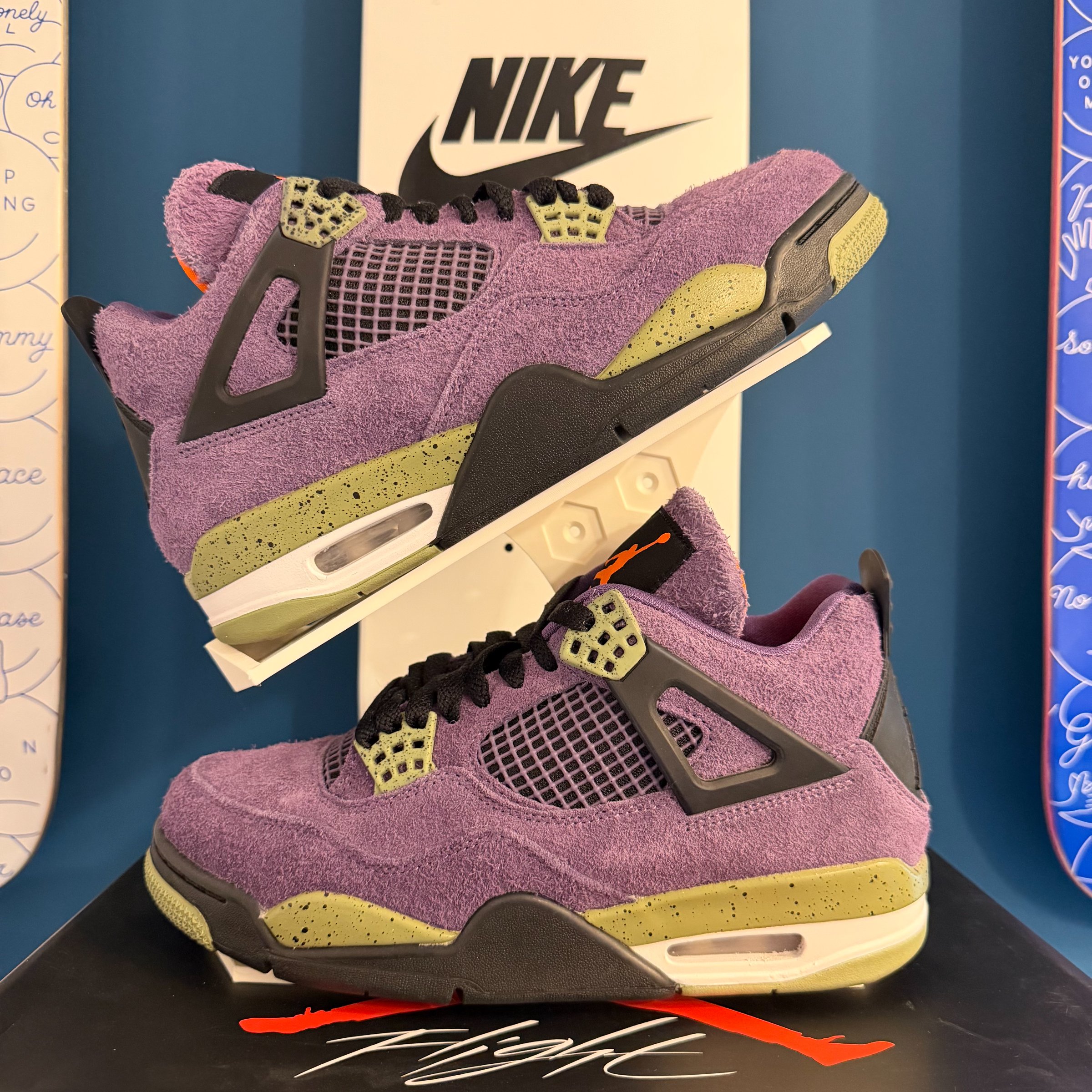 Photo de Air Jordan 4 Retro Canyon Purple/Safety Orange