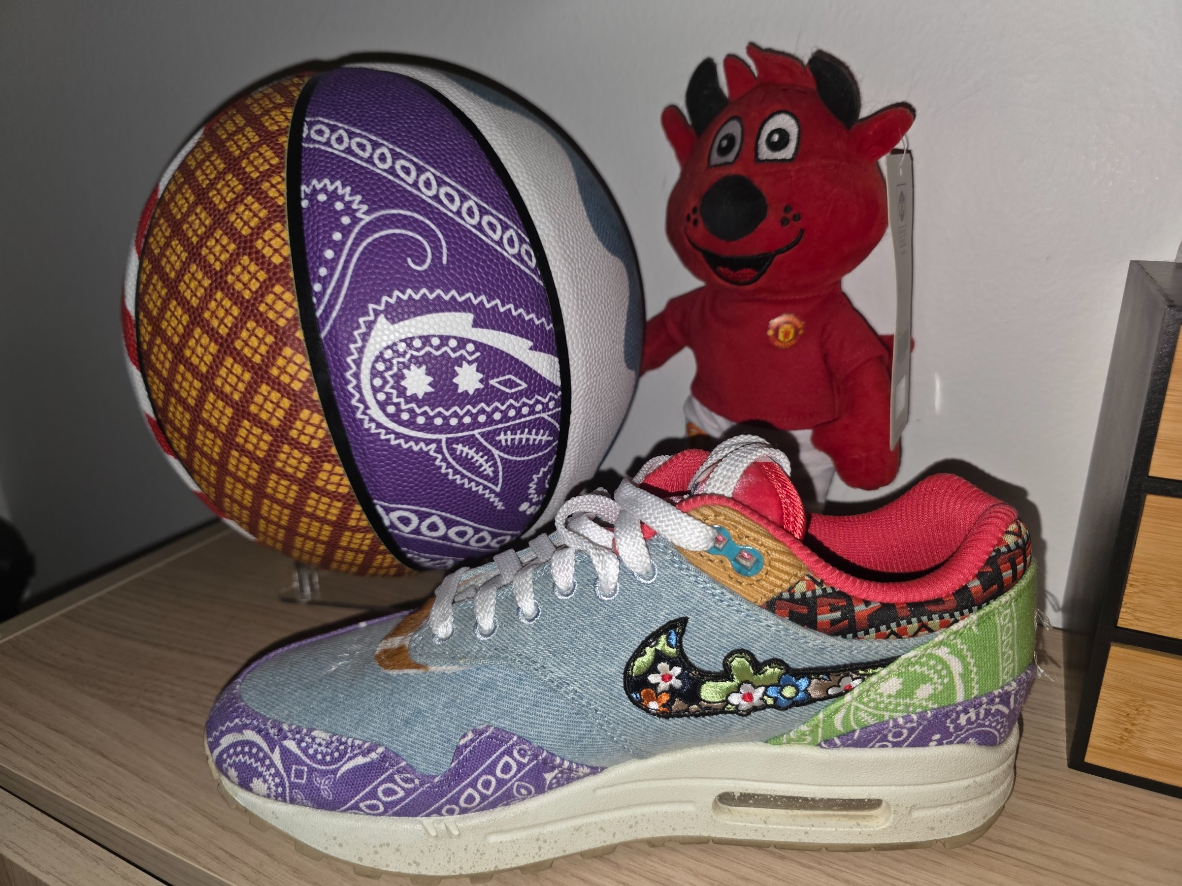 Photo de Nike Air Max 1 SP Concepts Far Out Multi-Color Patchwork/Bandana Print