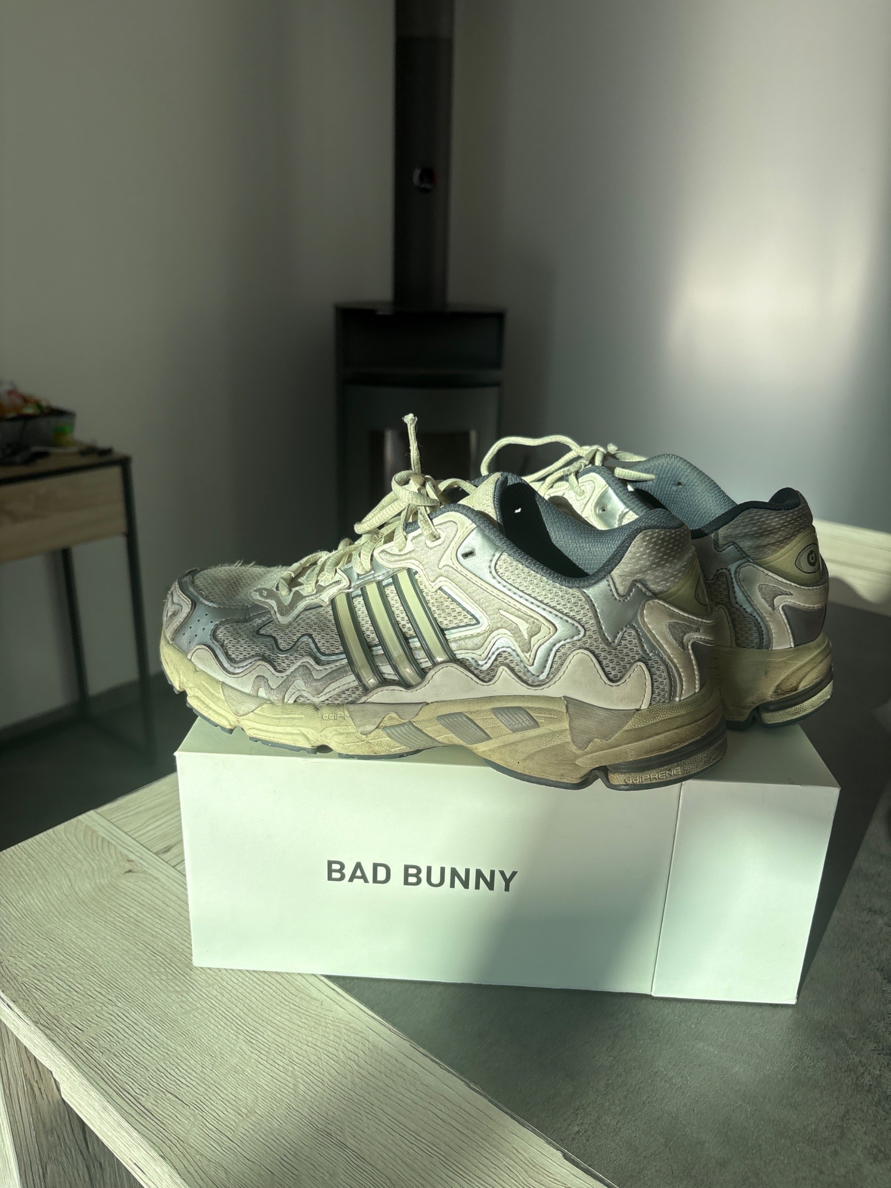 Photo de adidas Response CL Bad Bunny White/Sand
