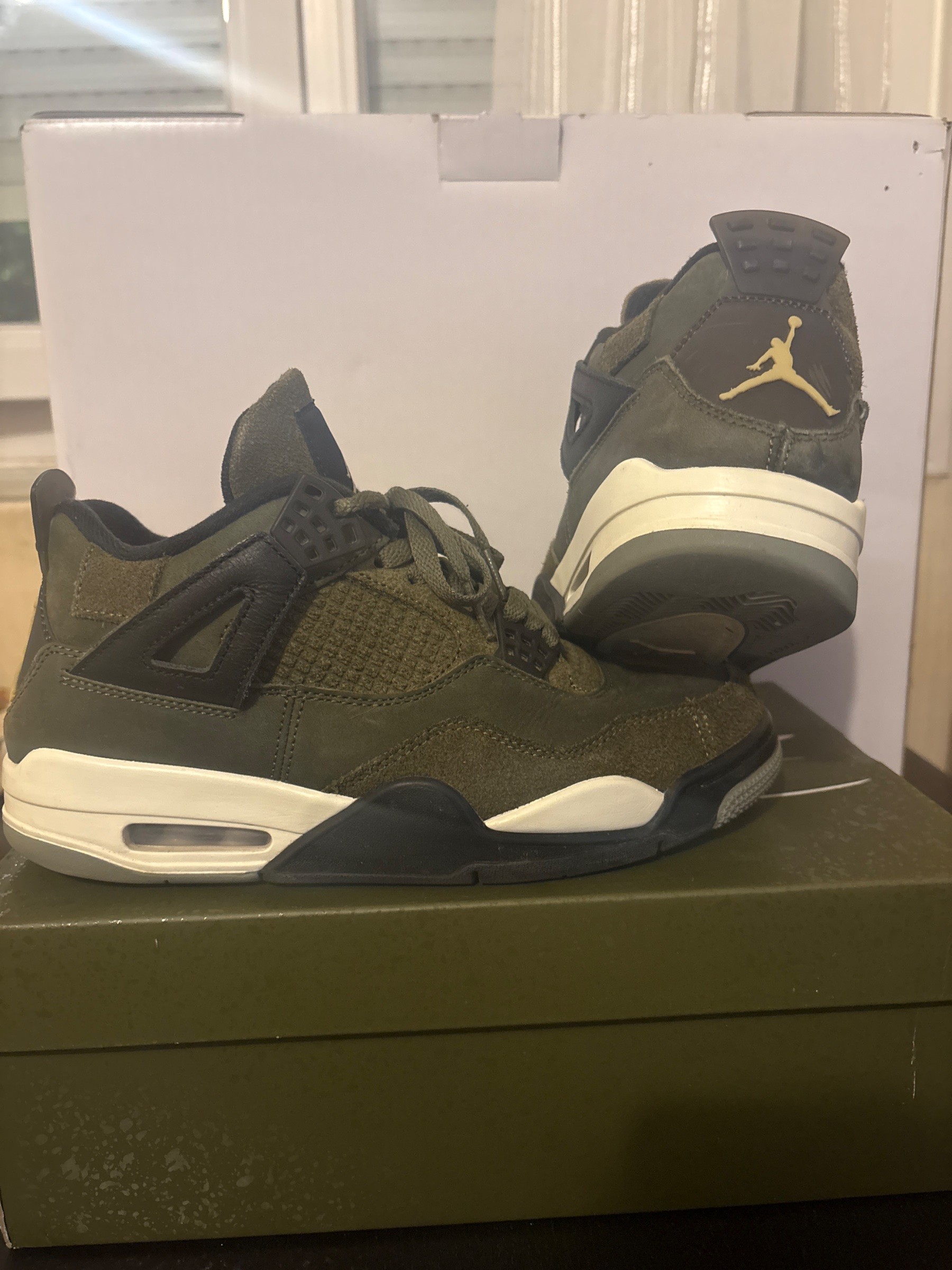 Photo de Air Jordan 4 Retro Craft olive