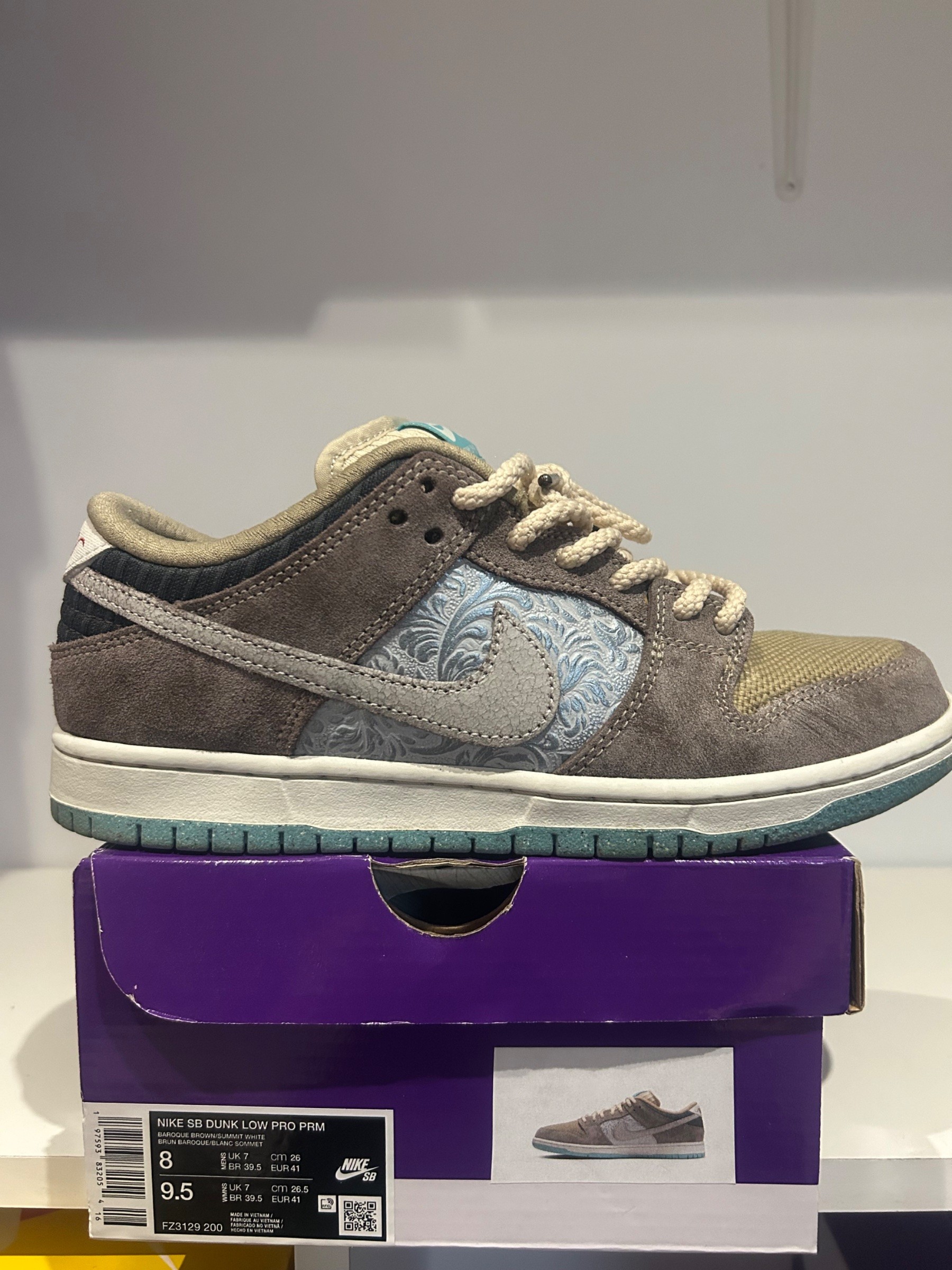 Photo de Nike SB Dunk Low Big Money Savings