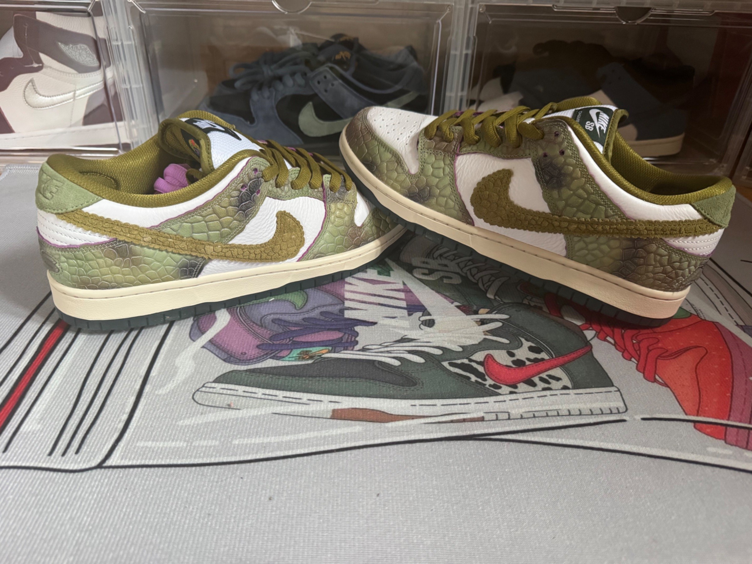 Photo de Nike Dunk Low SB Alexis Sablone Chameleon Oil Green/Desert Moss/White