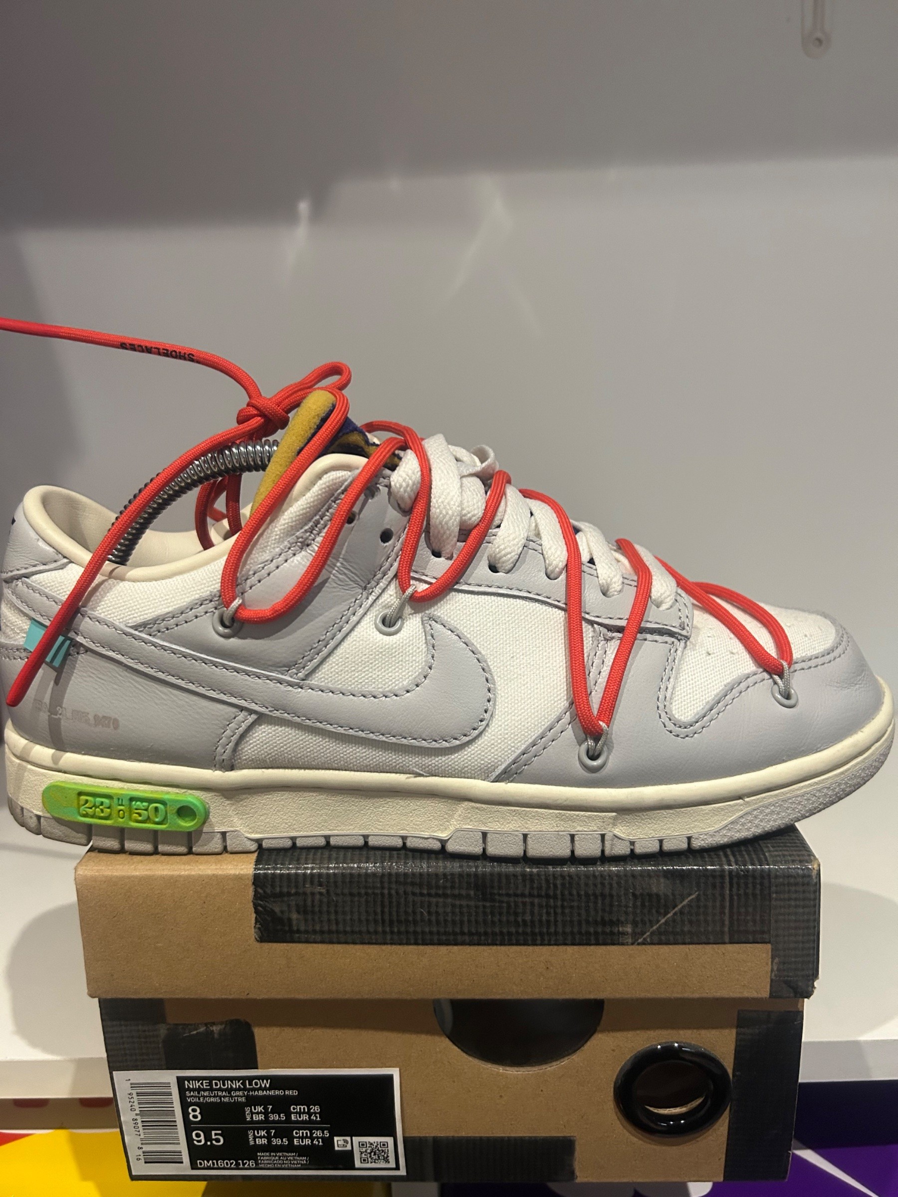 Photo de Nike Dunk Low Off-White Lot 28 (Neutral Grey/Sail)