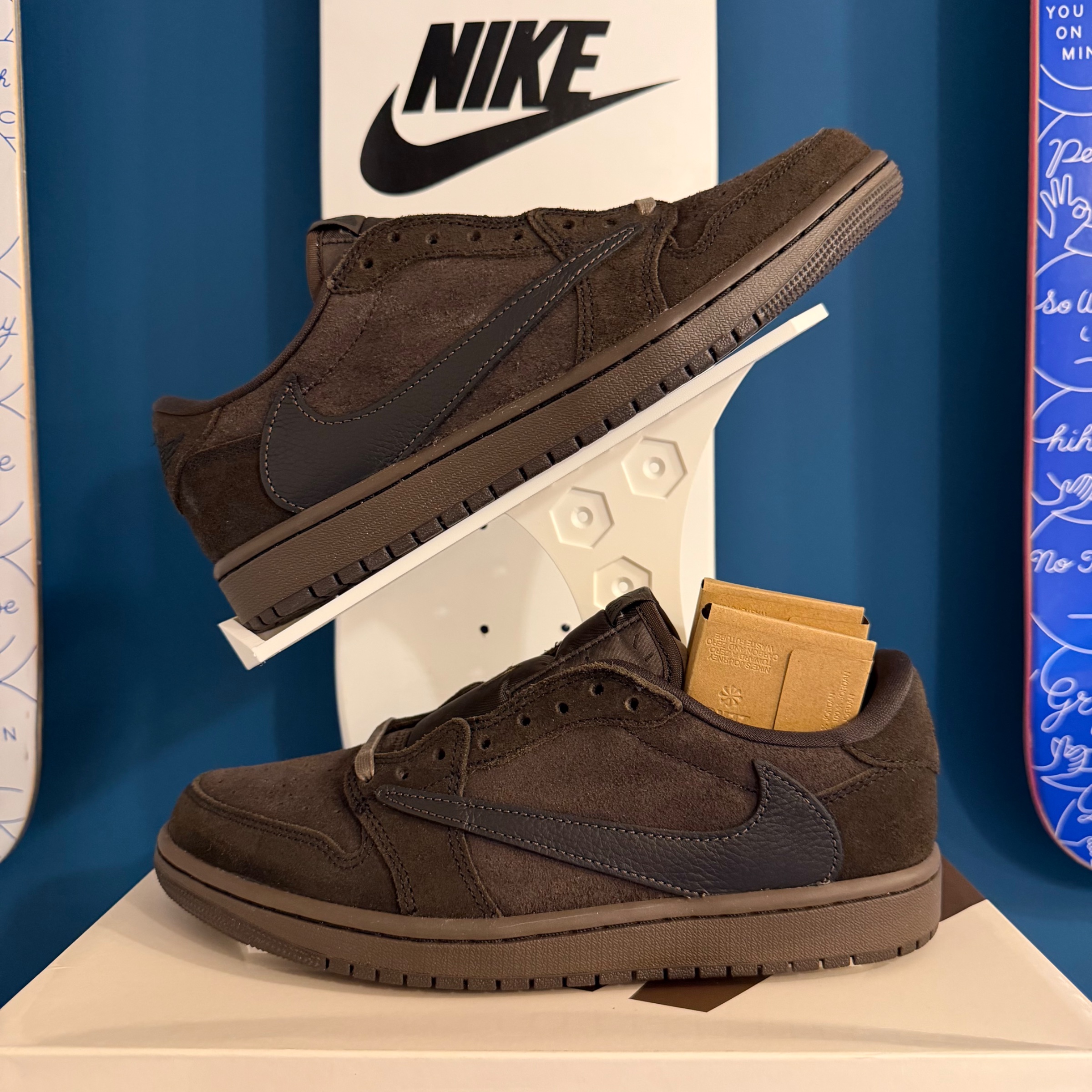 Photo de Jordan 1 Retro Low OG SP Travis Scott Velvet Brown
