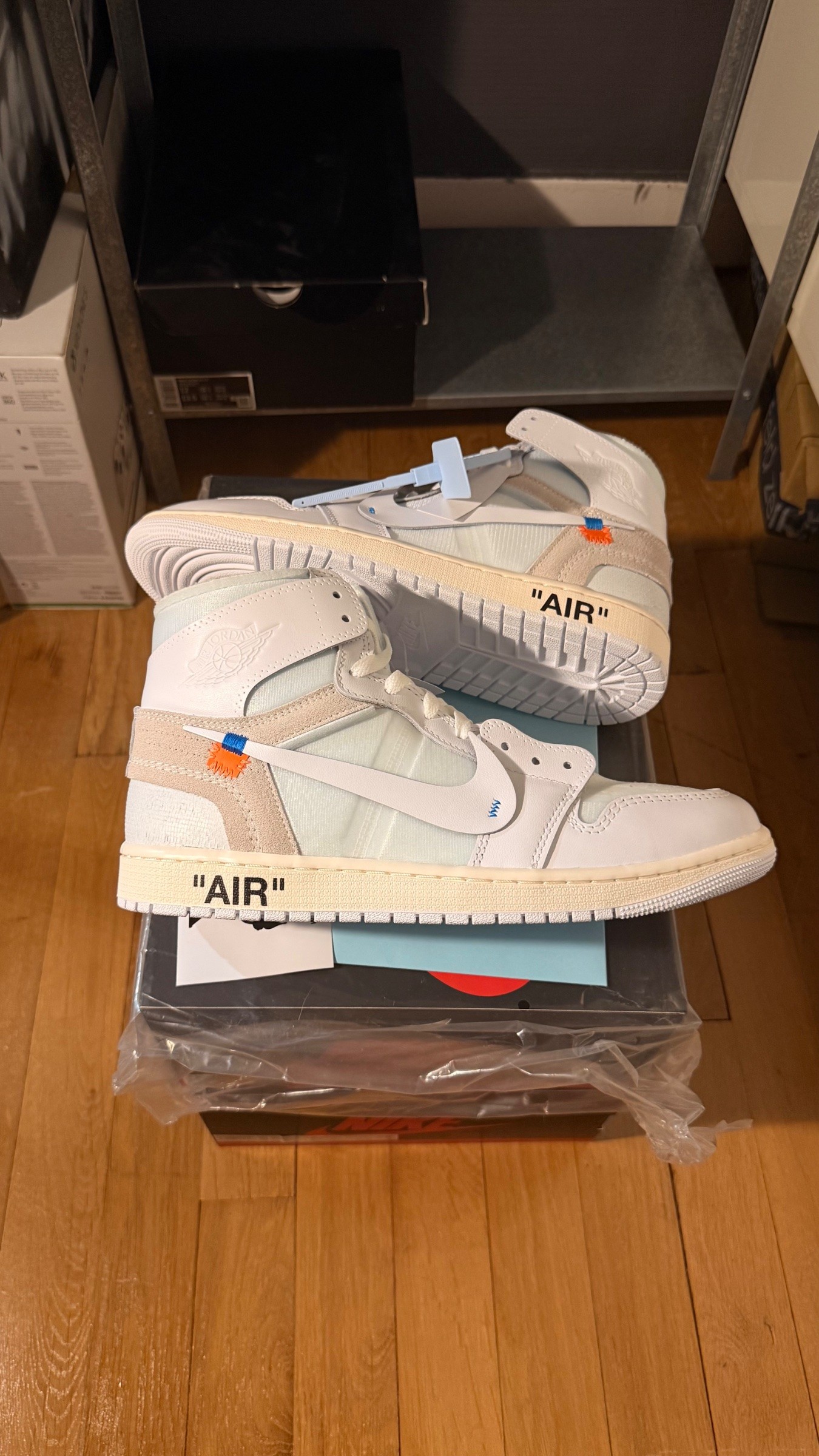 Photo de Jordan 1 Retro High Virgil Abloh Archive Alaska