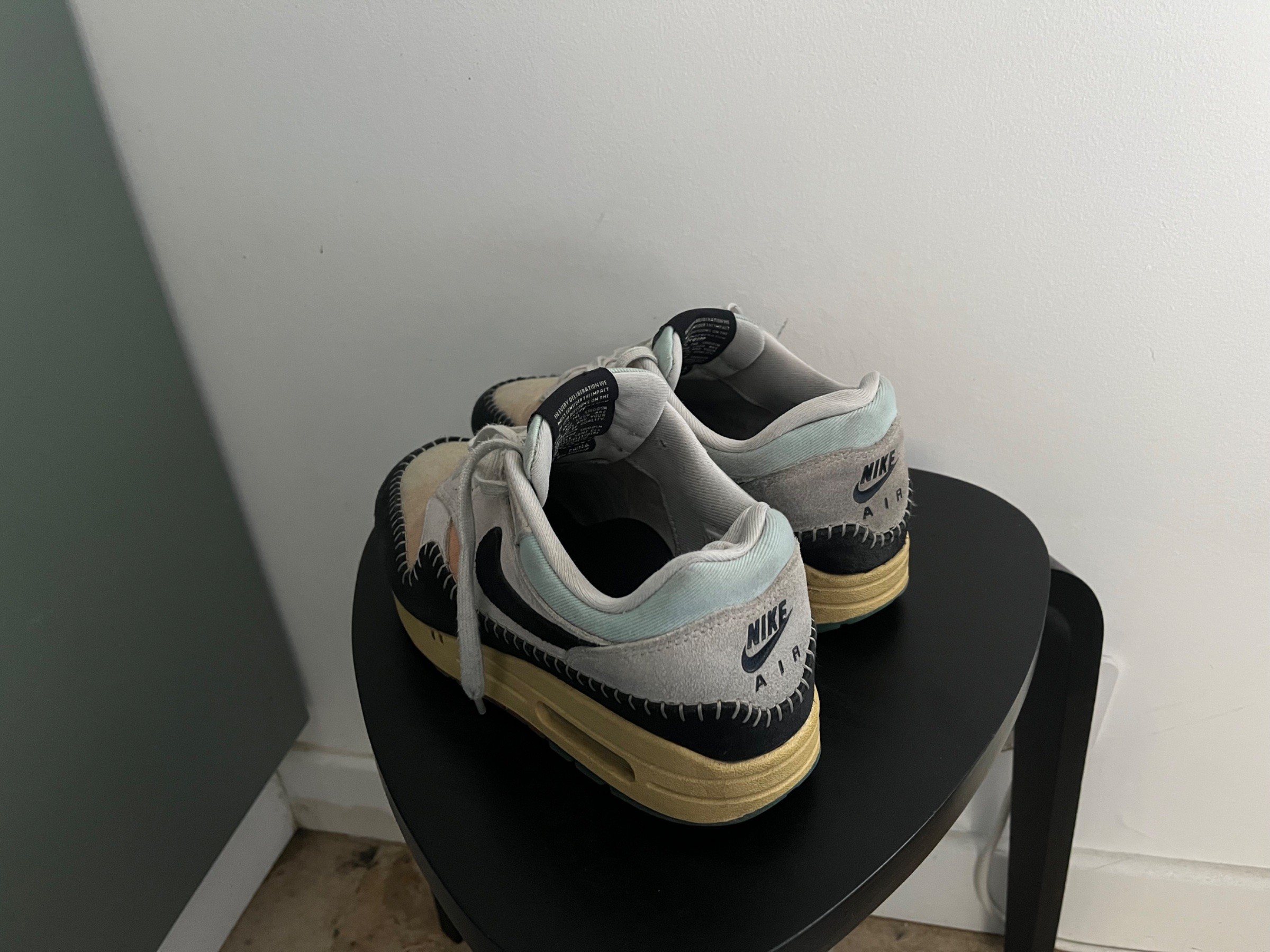 Photo de Nike Air Max 1 '87 Photon Dust Wolf Grey
