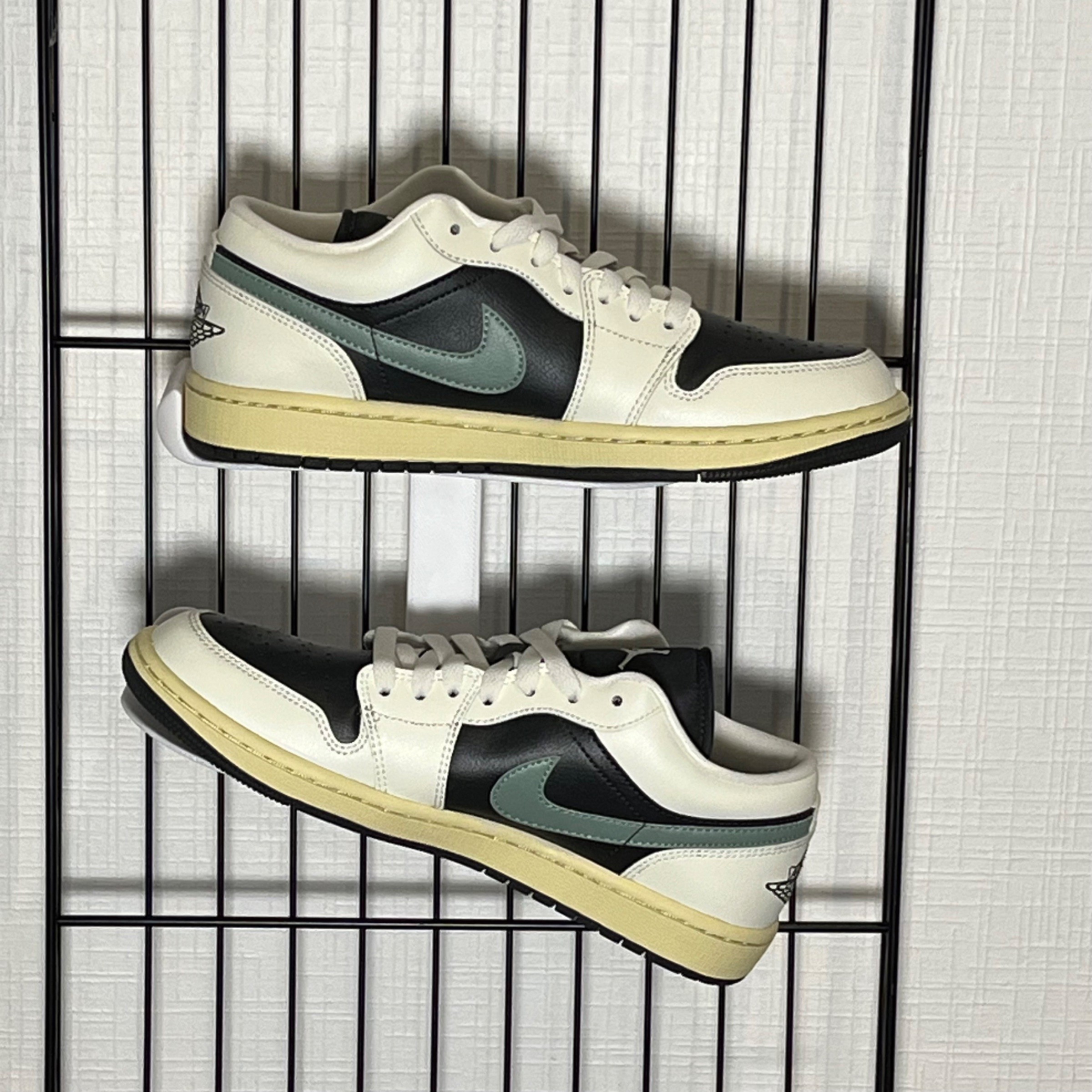 Photo de Air Jordan 1 Low Anthracite/Jade Smoke-Sail