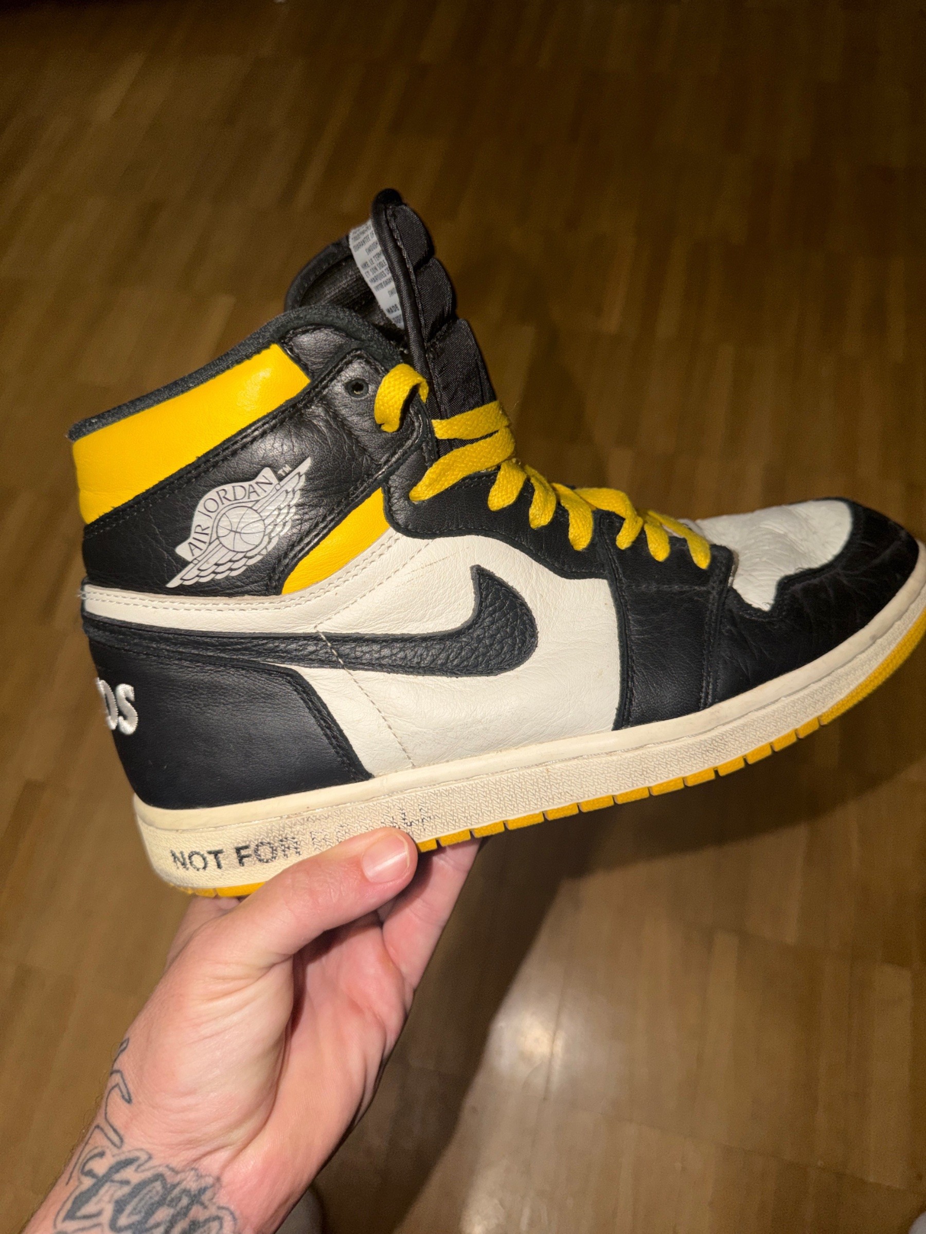 Photo de Air Jordan 1 Retro High OG Yellow Toe / Not For Resale