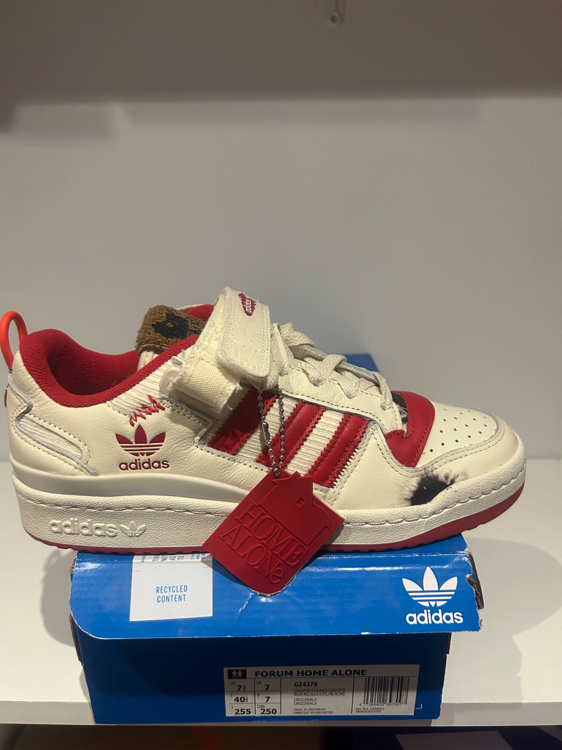 Photo de adidas Forum Low Home Alone