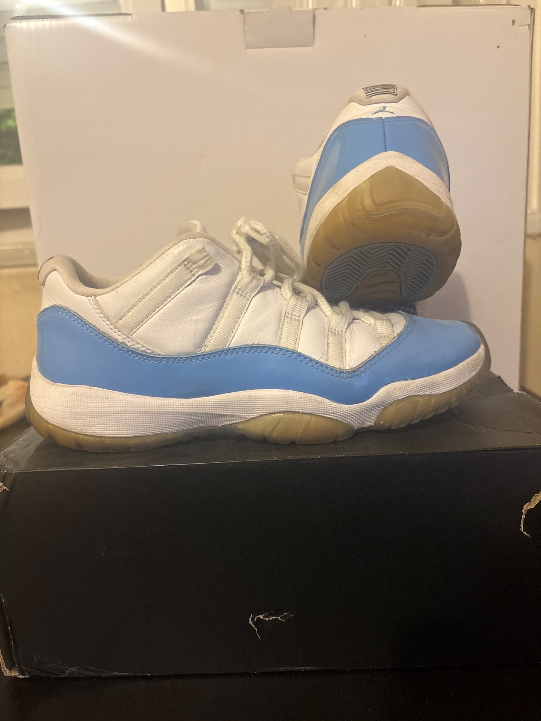 Photo de Air Jordan 11 Retro Low University Blue