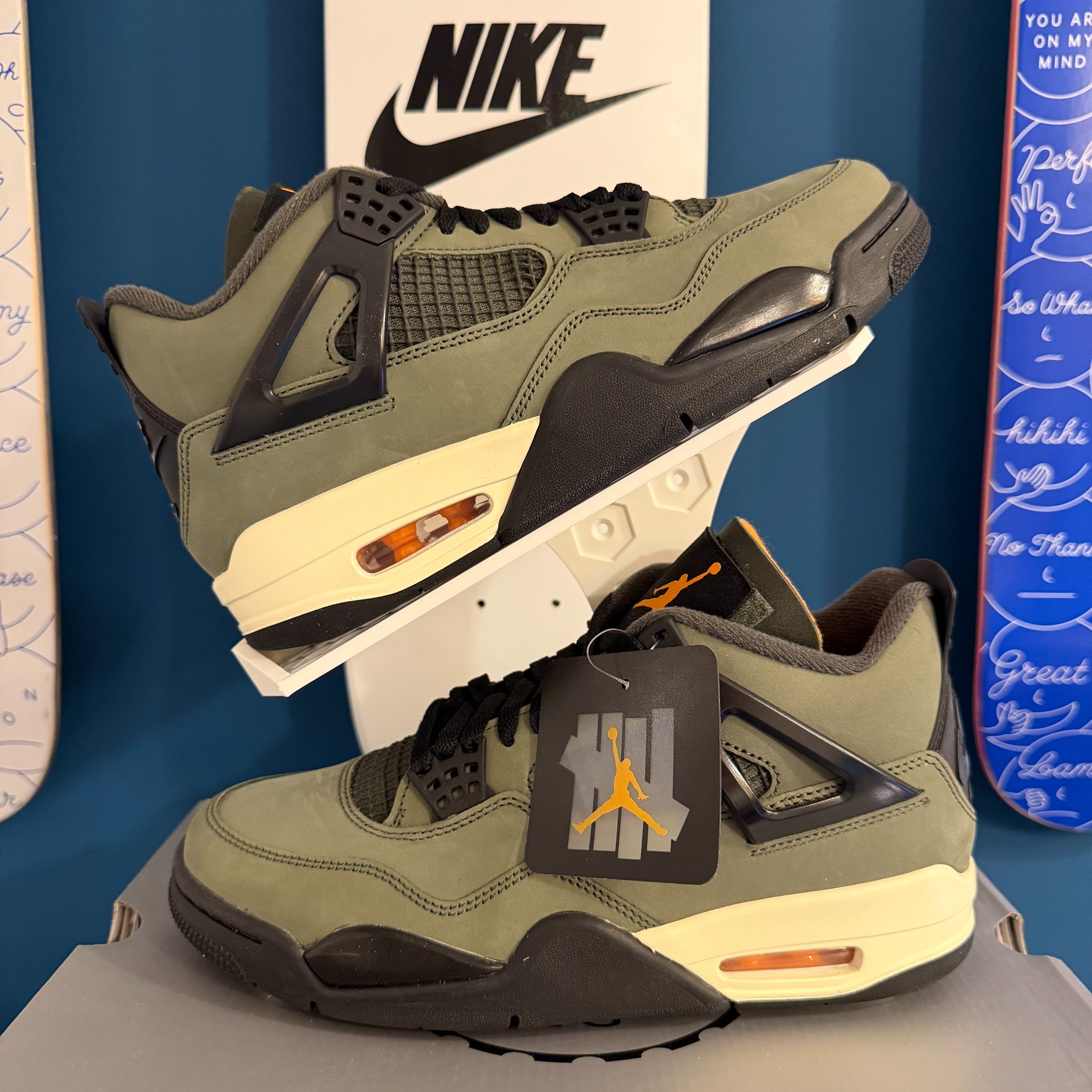 Photo de Jordan 4 Retro OG SP Undefeated (2025)