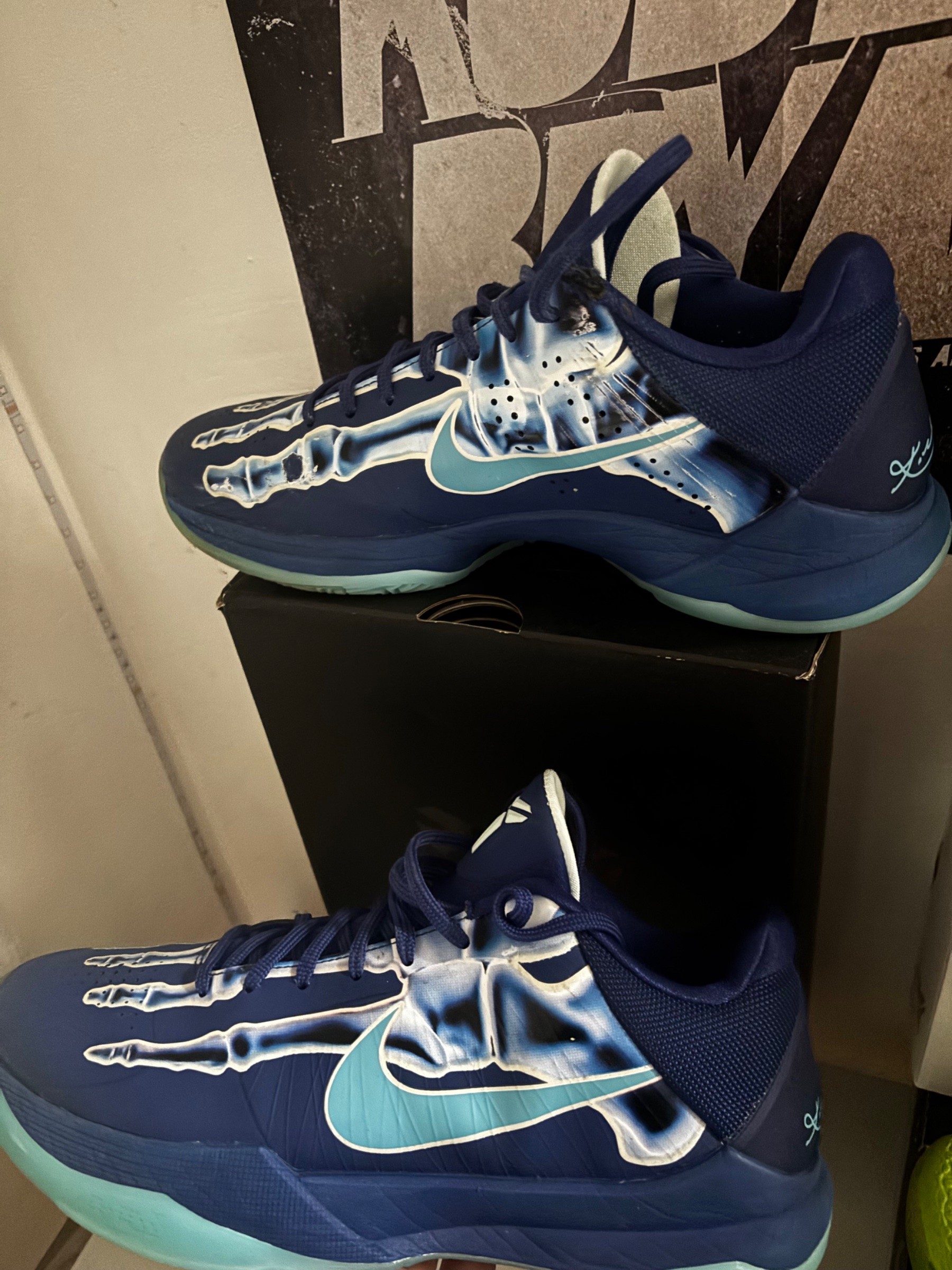 Photo de Nike Kobe 5 Easter/Navy Blue X-Ray Bones