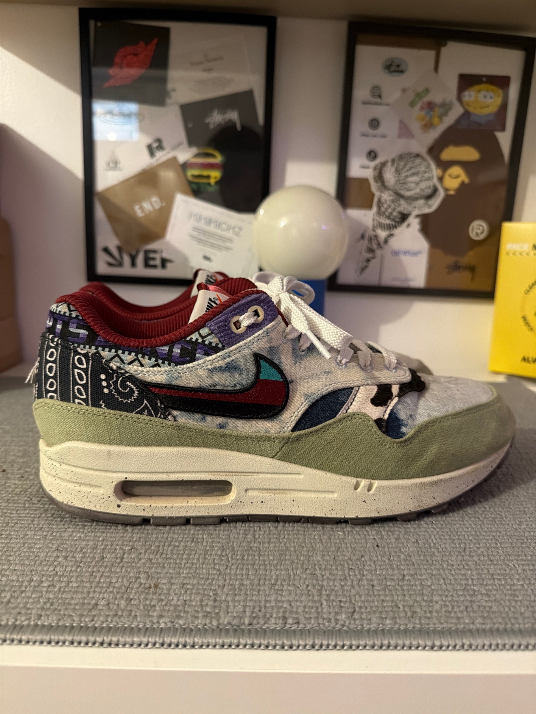Photo de Nike Air Max 1 SP Concepts Mellow Oil Green/Black/Team Red/Sail