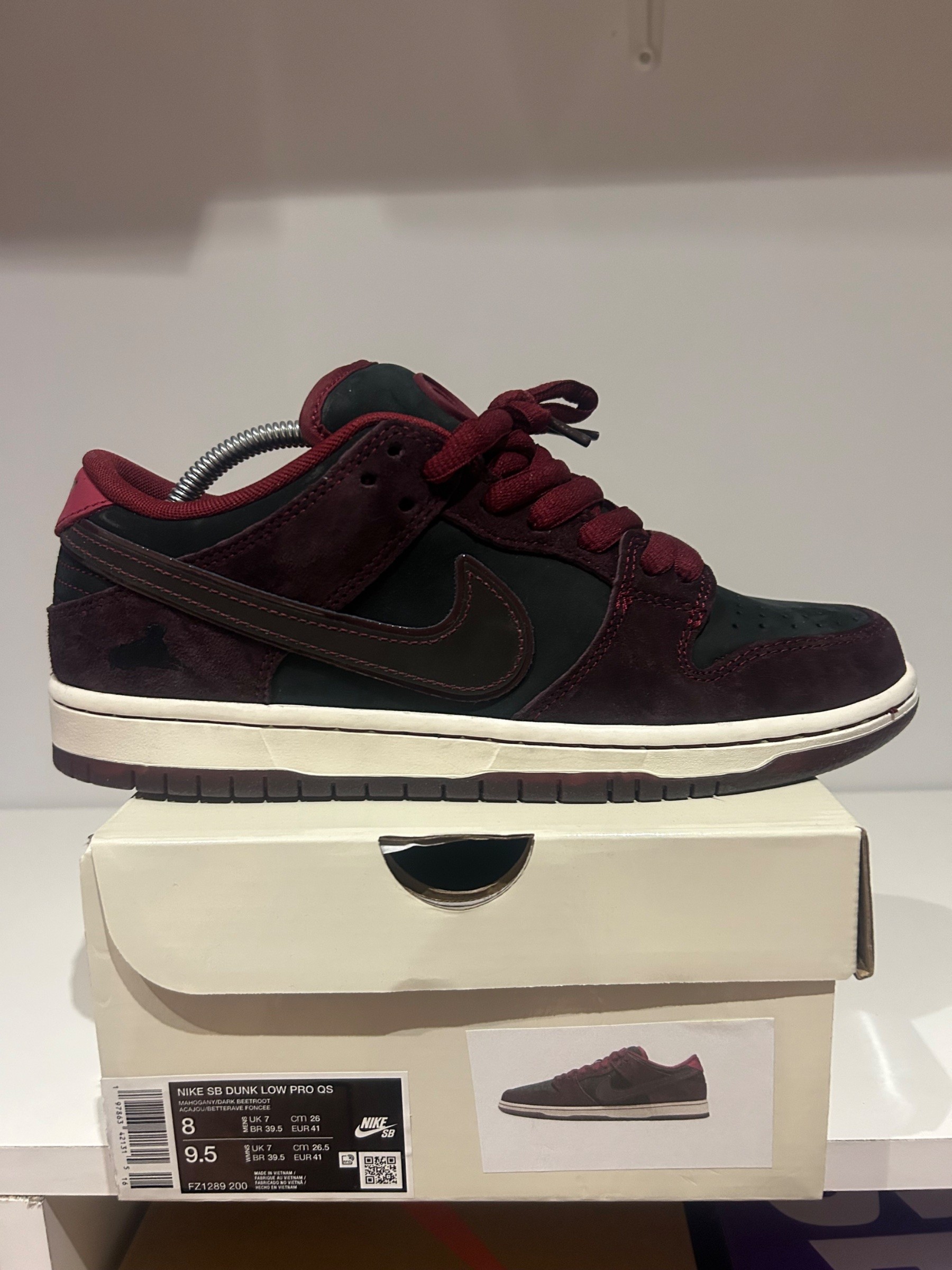 Photo de Nike SB Dunk Low Riot Skateshop