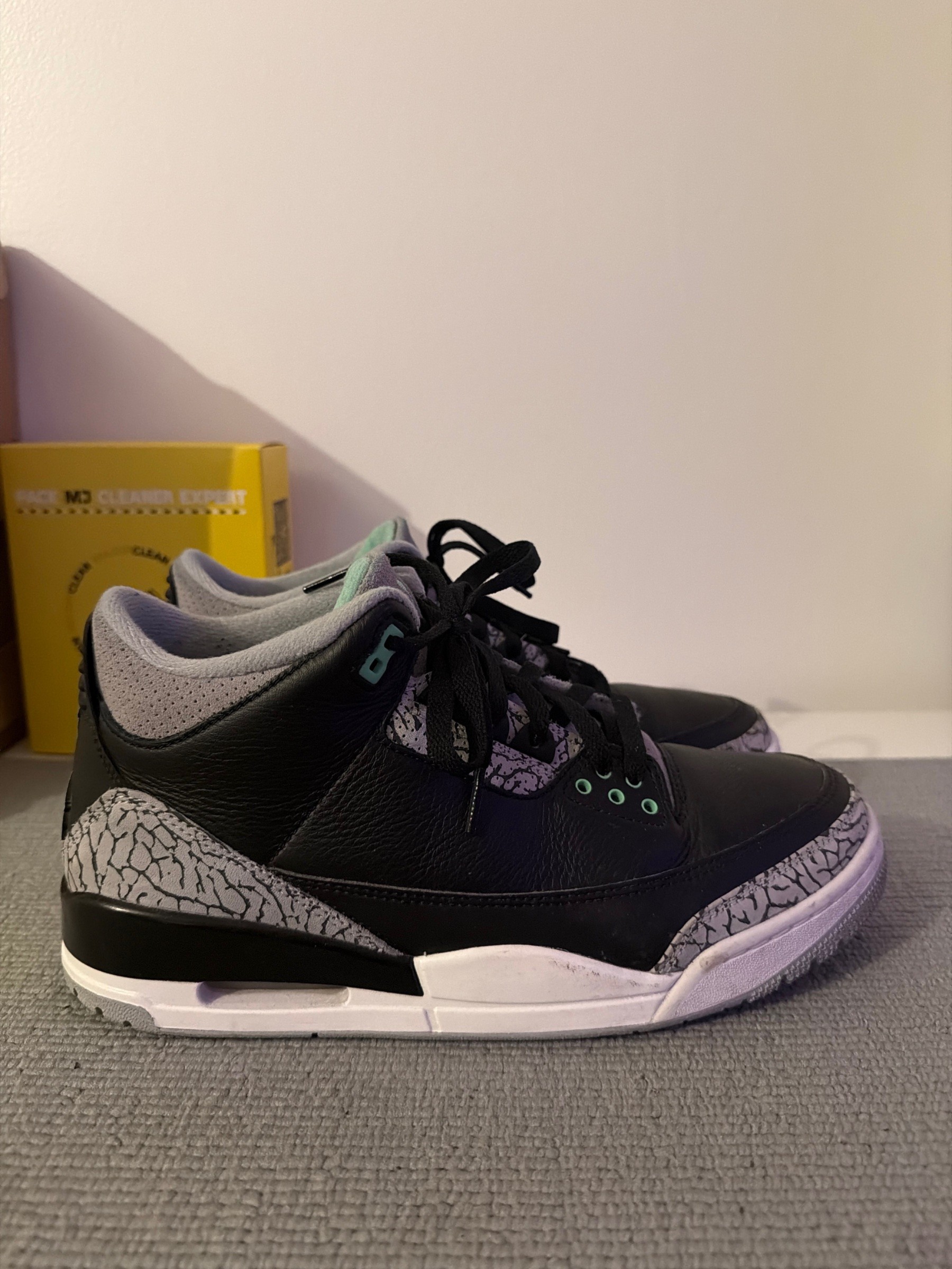 Photo de Jordan 3 Retro Green Glow Black/Green Glow/Wolf Grey/White