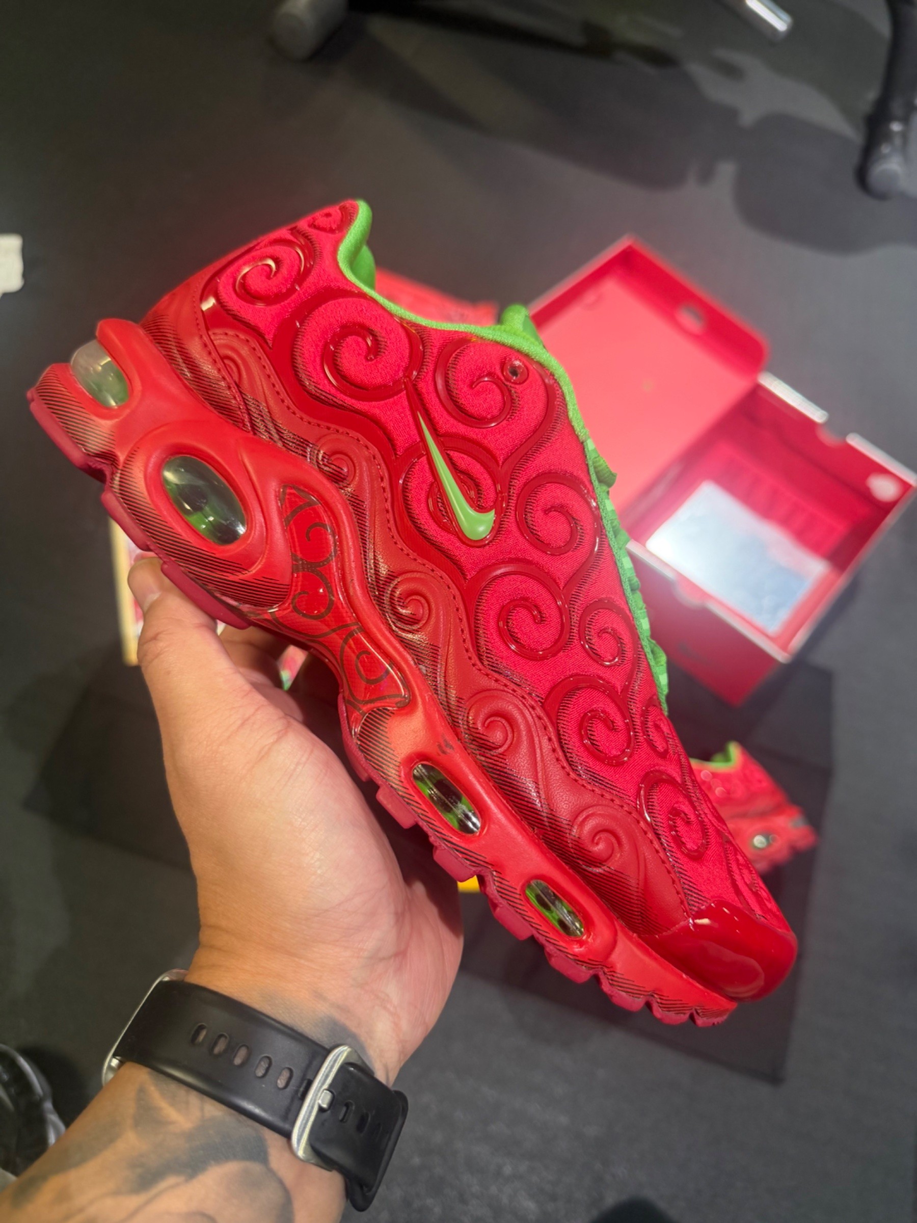 Photo de Nike Air Max Plus One Piece Ope Ope Very Berry/Green Quartz/Sport Red/Jade Aura/For
