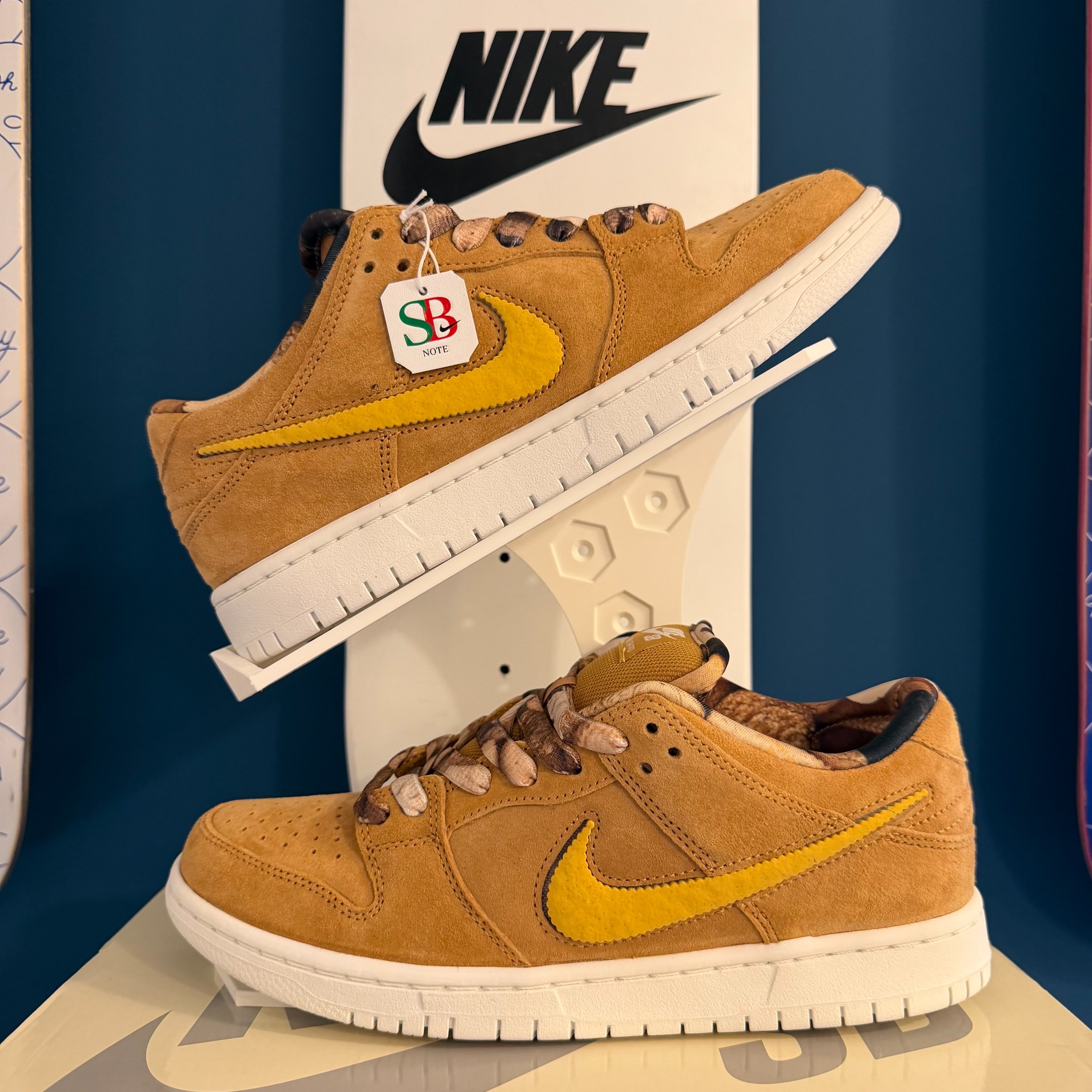 Photo de Nike SB Dunk Low Pro NOTE Shop Manchester Brew and Biscuits