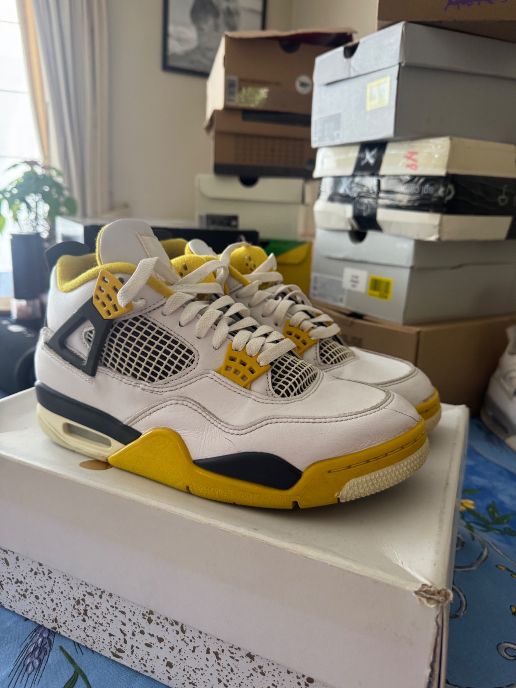 Photo de Air Jordan 4 Retro White/Black/Yellow (Tour Yellow)