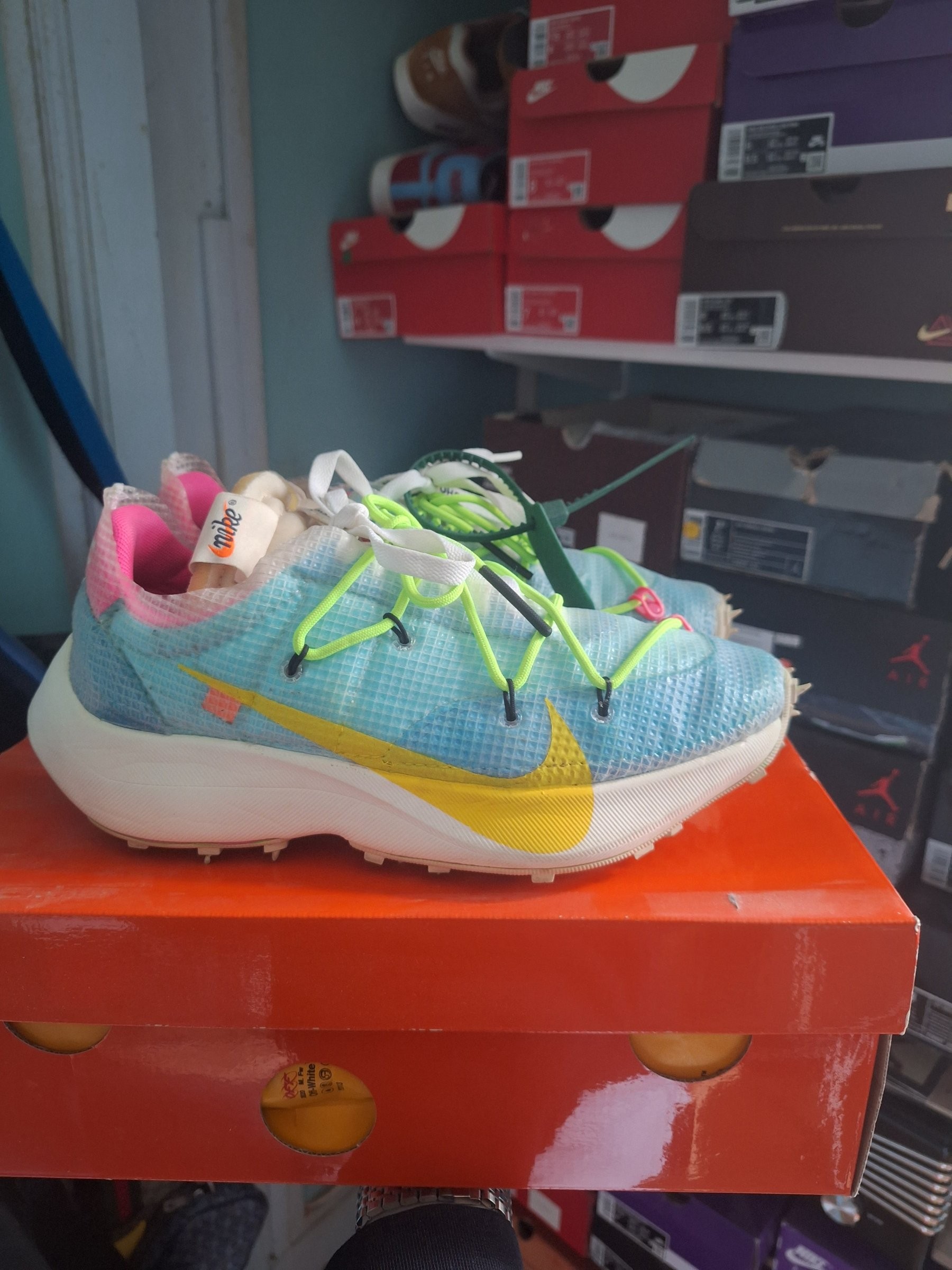 Photo de Nike Zoom Vaporfly Off-White Blue/Yellow/Pink