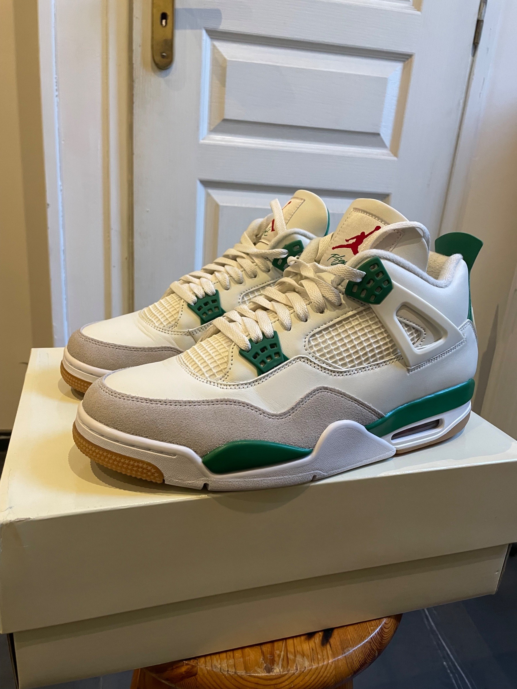 Photo de Air Jordan 4 Retro Pine Green « SB Pine Green »