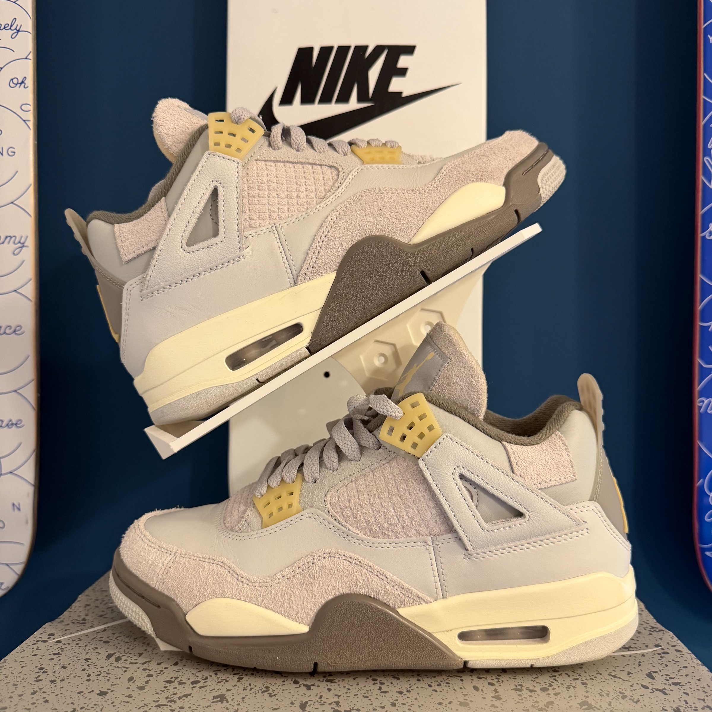Photo de Air Jordan 4 Retro SE Photon Dust/Pale Vanilla