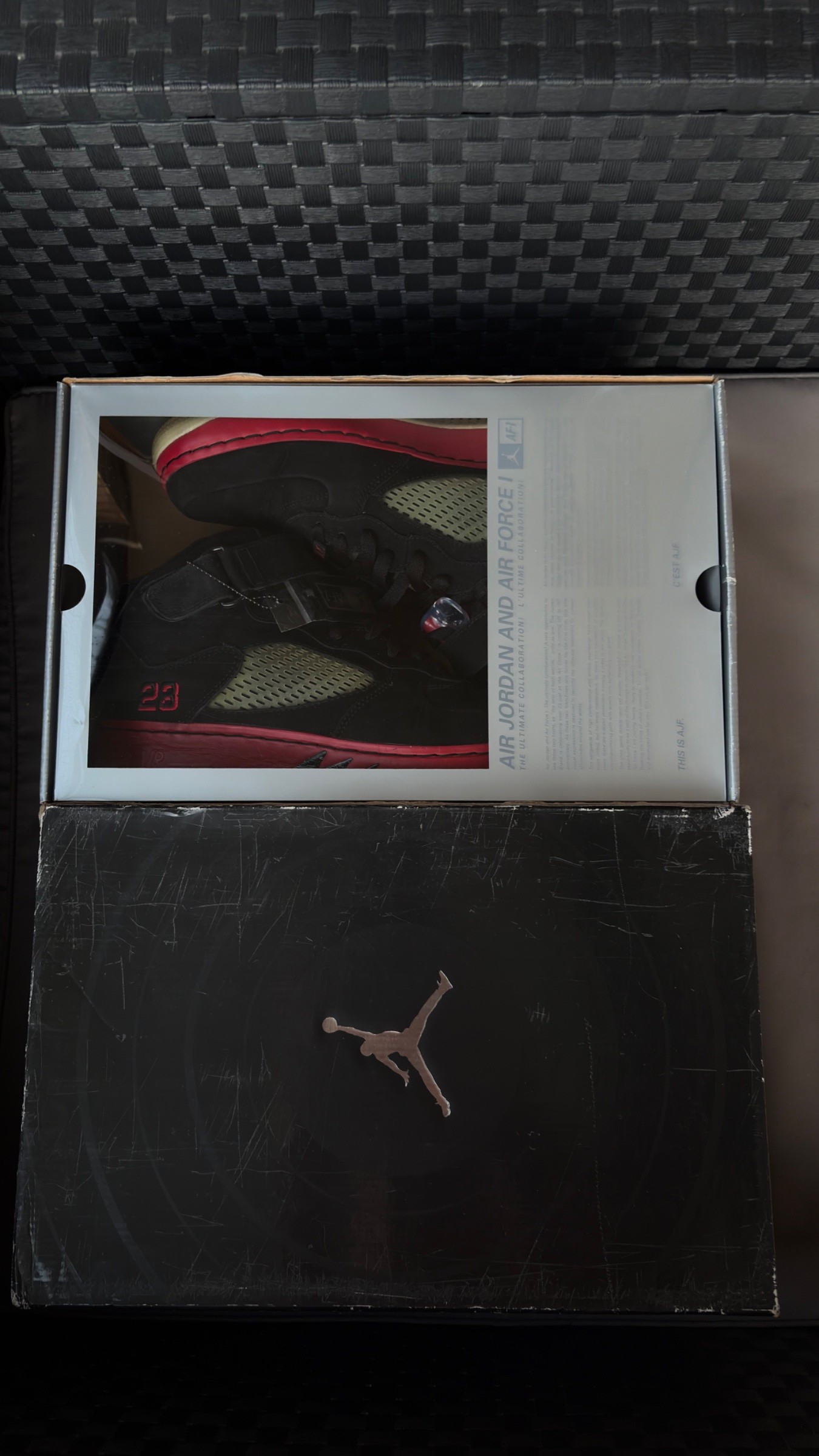 Photo de Air Jordan 5 Retro Black/Varsity Red-Yellow (Raging Bull/Bred)