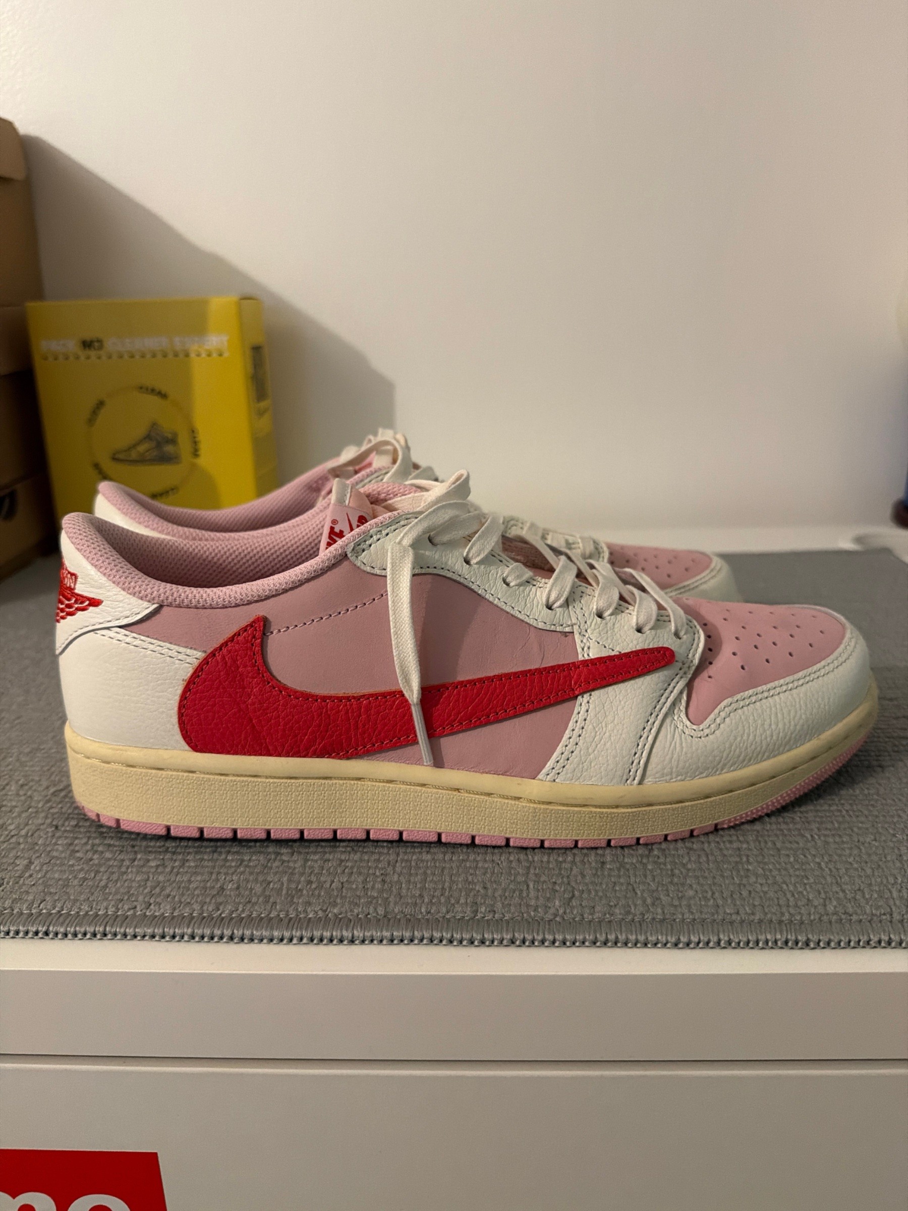 Photo de Jordan 1 Retro Low OG SP Travis Scott Sail Tropical Pink Sail/Tropical Pink/Shy Pink/Muslin