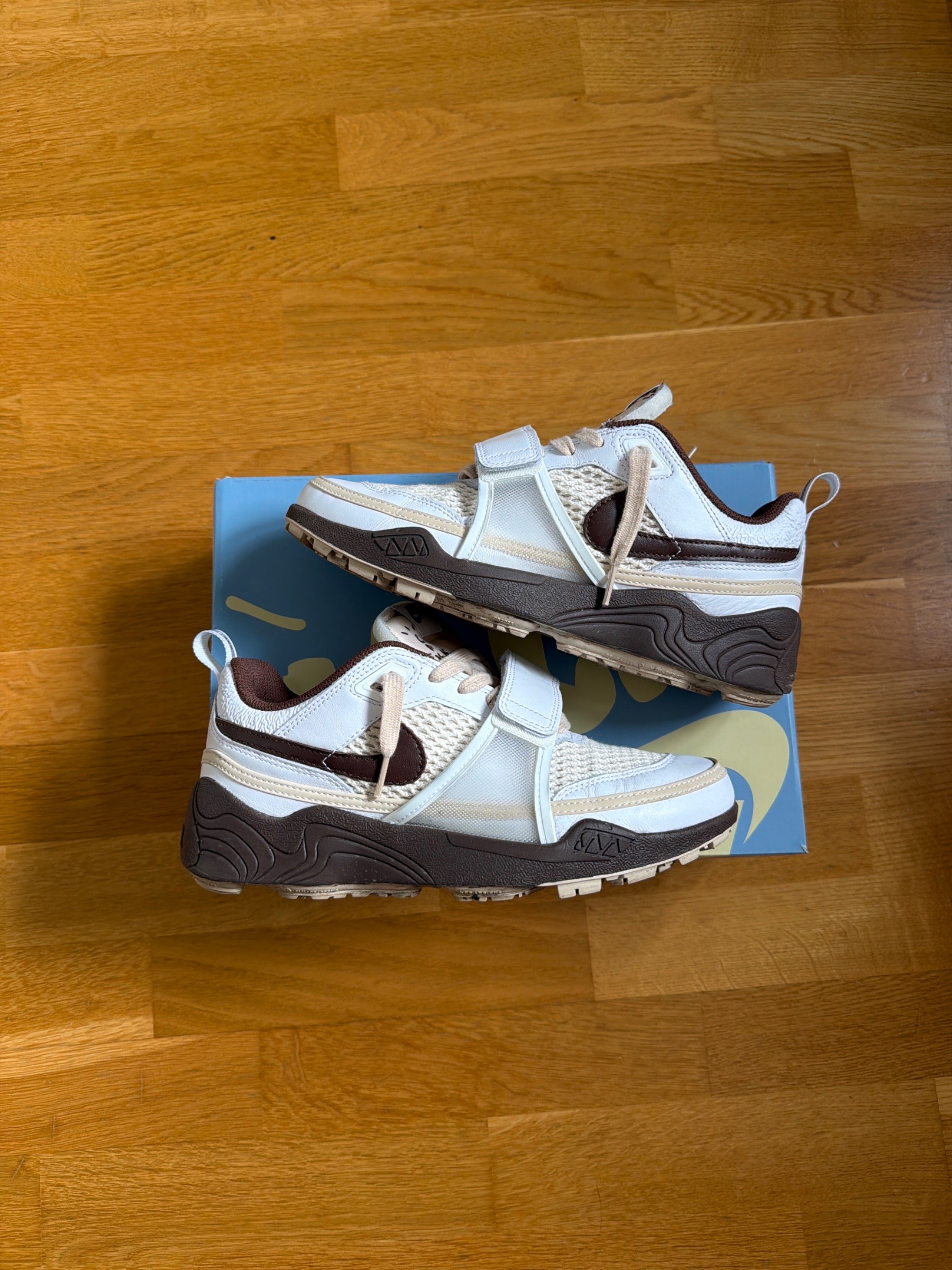 Photo de Nike Zoom Field Jaxx Travis Scott Light Chocolate