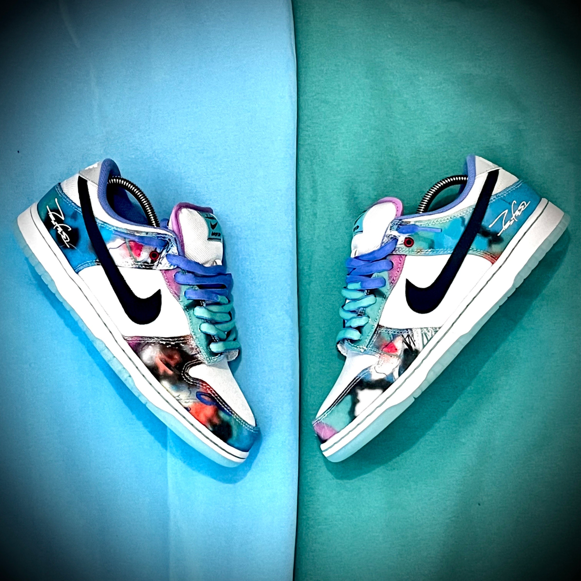 Photo de Nike SB Dunk Low “Futura Laboratories Bleached Aqua » Bleached Aqua/Geode Teal/White