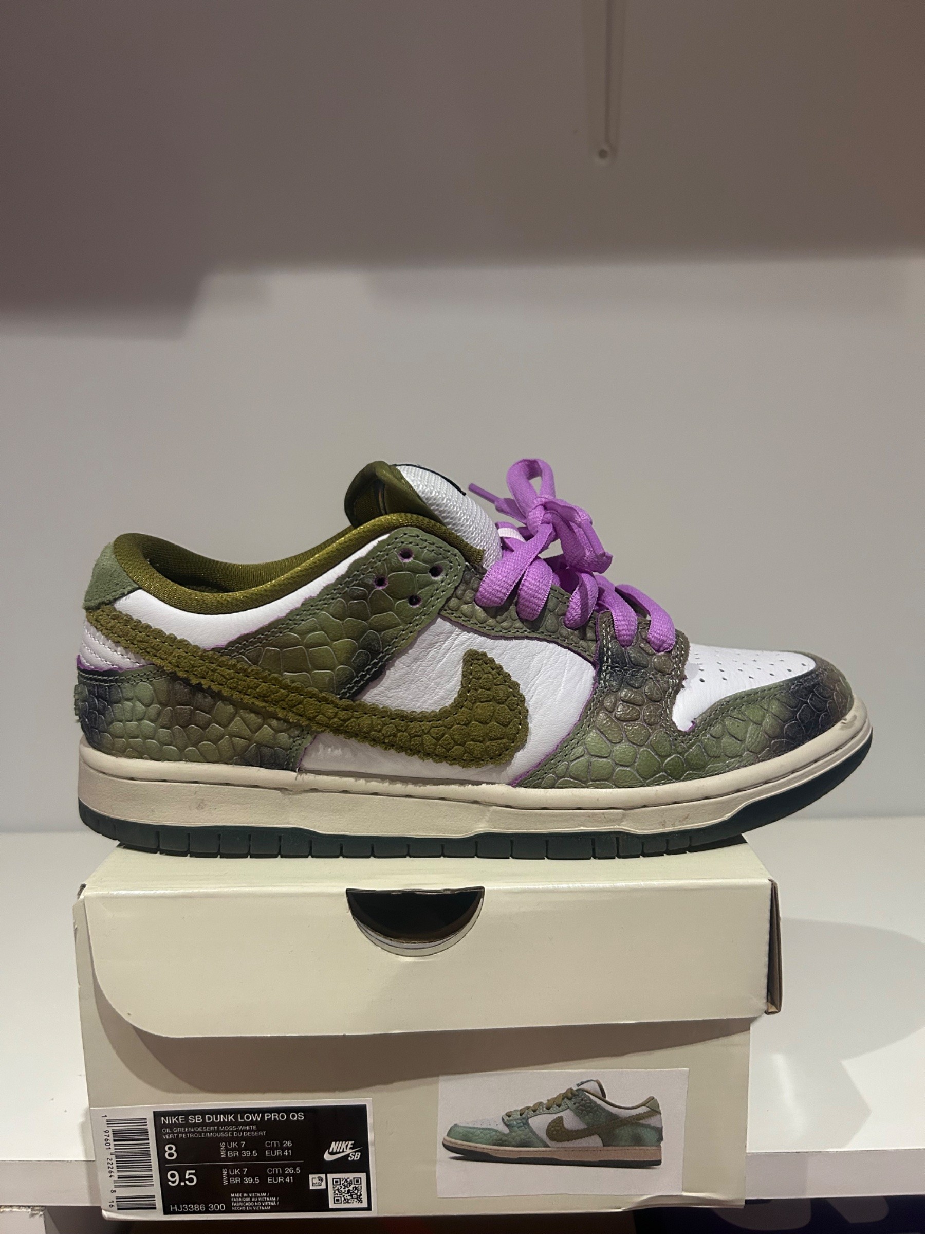 Photo de Nike SB Dunk Low Pro QS Oil Green Reptile