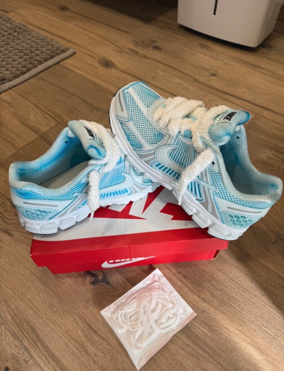 Photo de Nike Air Zoom Vomero 5 White/Light Blue