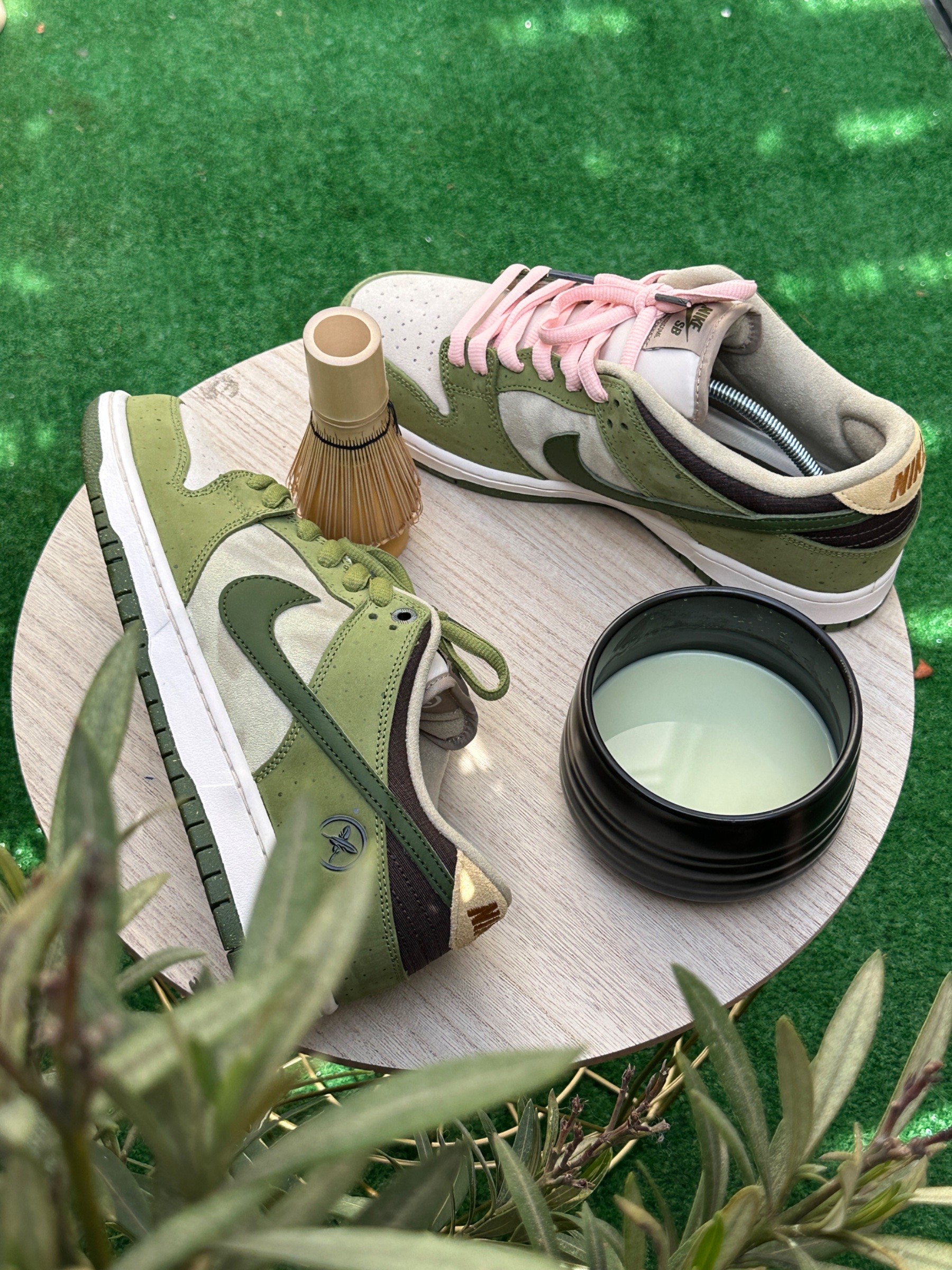 Photo de Nike Dunk Low SB (YUTO HORIGOME MATCHA) Olive Green