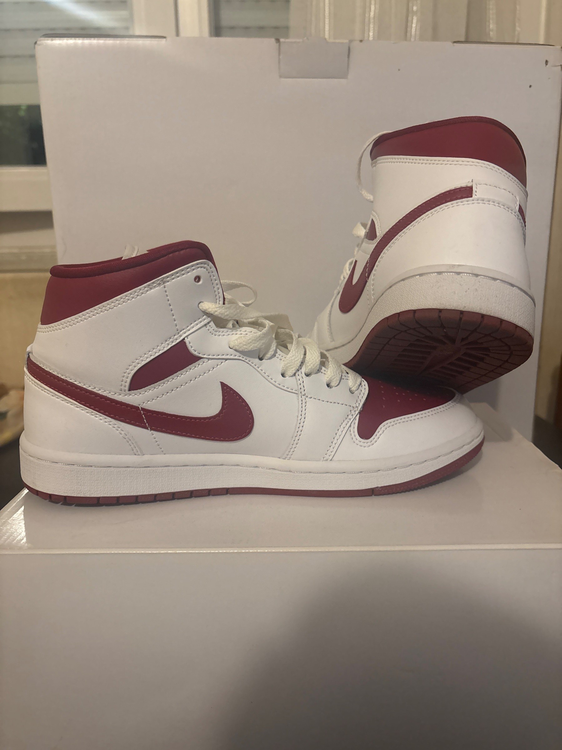 Photo de Air Jordan 1 Retro mid White/Red