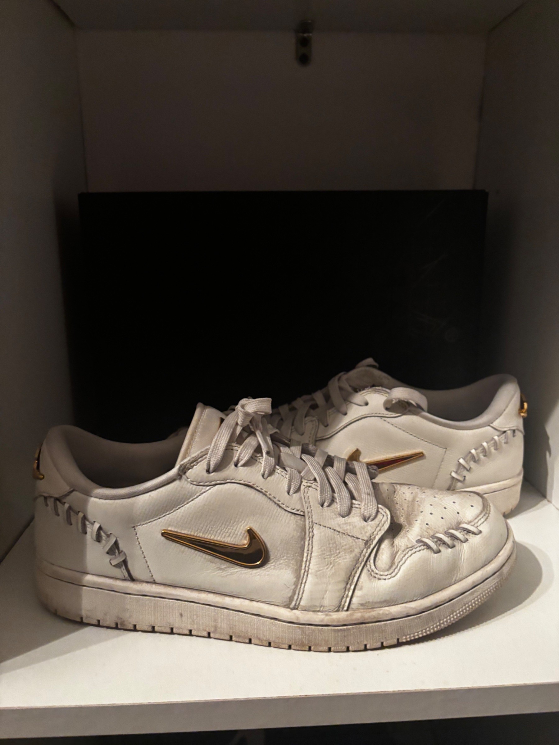 Photo de Air Jordan 1 Retro Low White/Gold Pinnacle